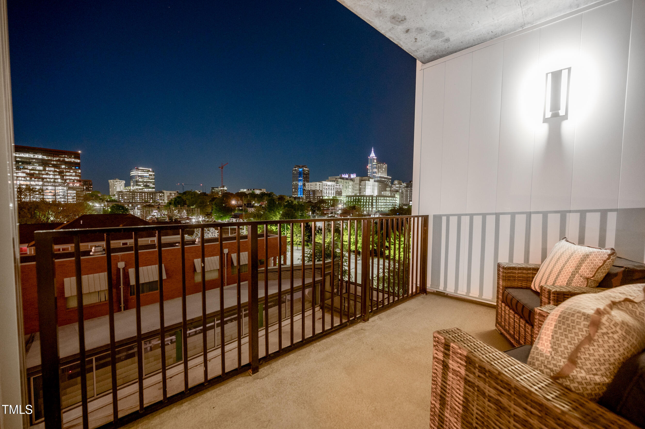 523 S West Street 404