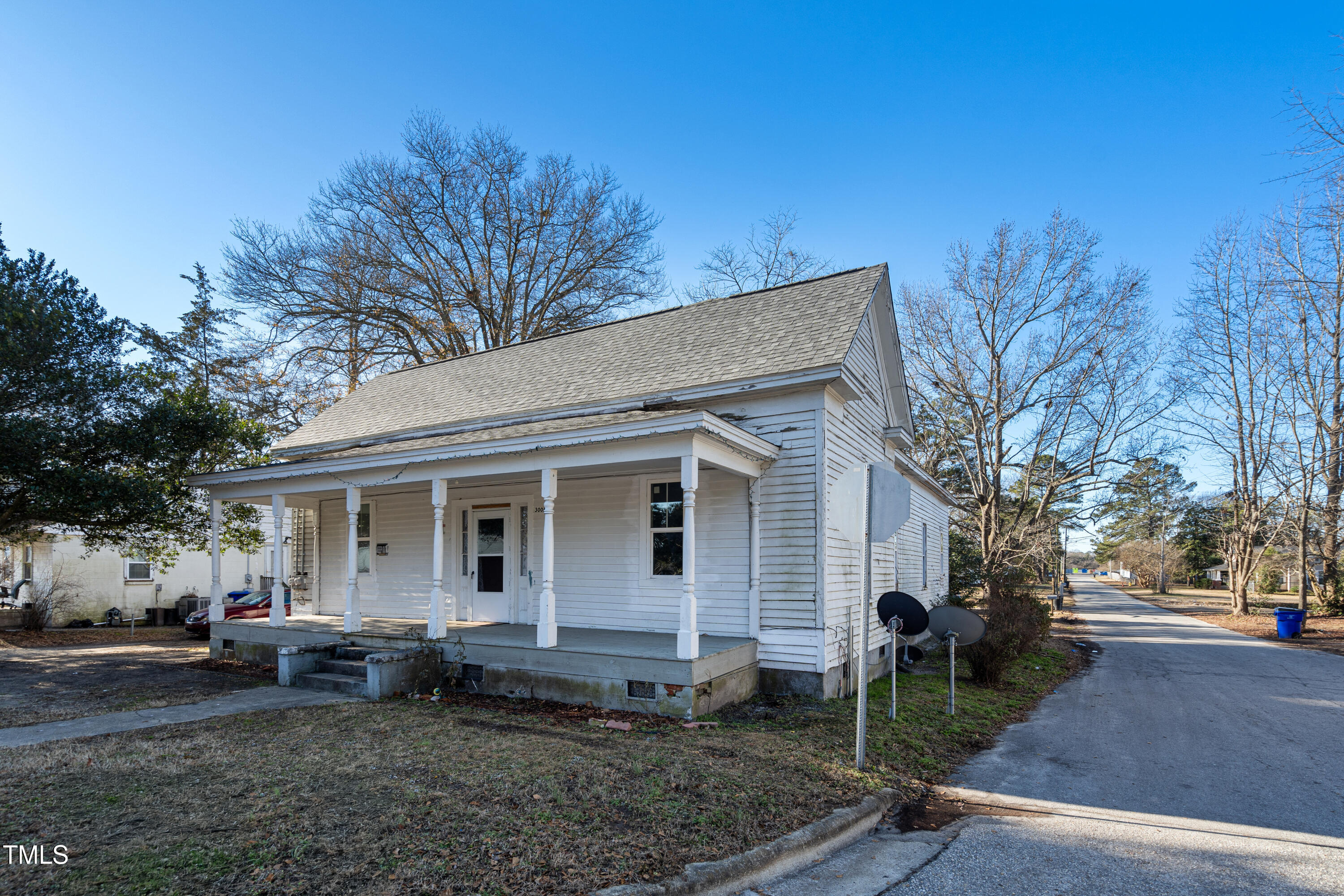300 Devane Street