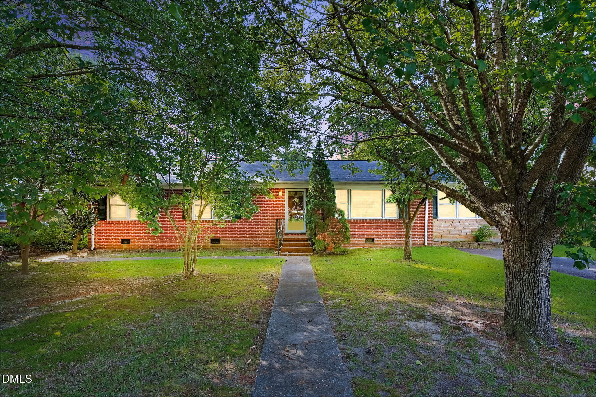 911 S Crescent Drive