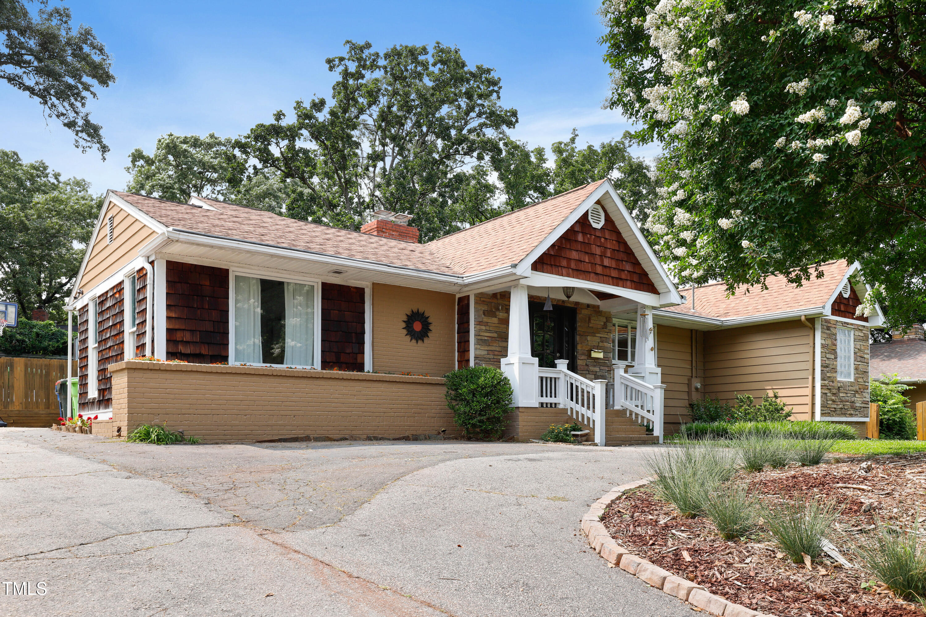821 Woodburn Road