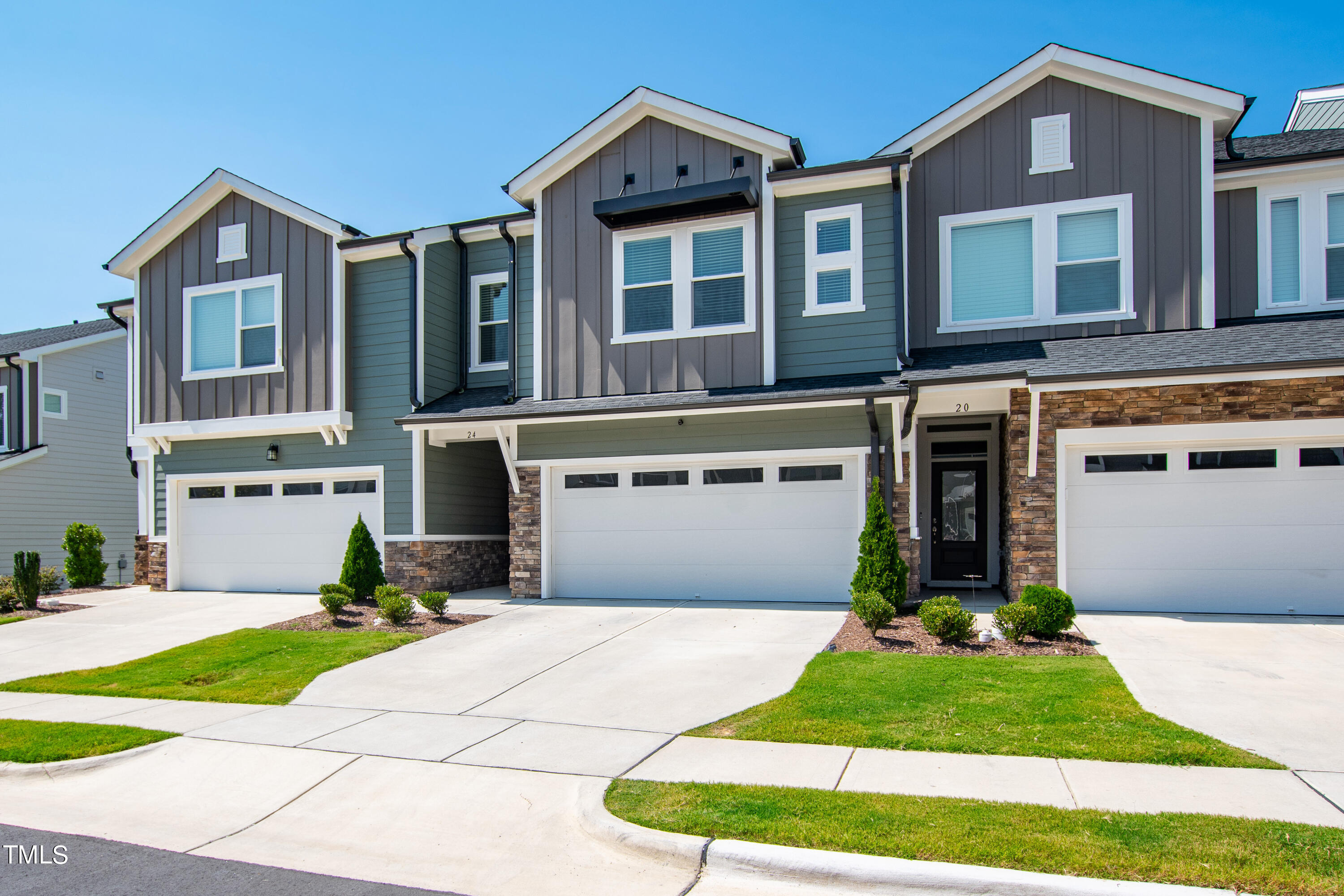 Chapel Hill, North Carolina 27516, United States, 4 Bedrooms Bedrooms, ,4 BathroomsBathrooms,Residential,Pending,44359