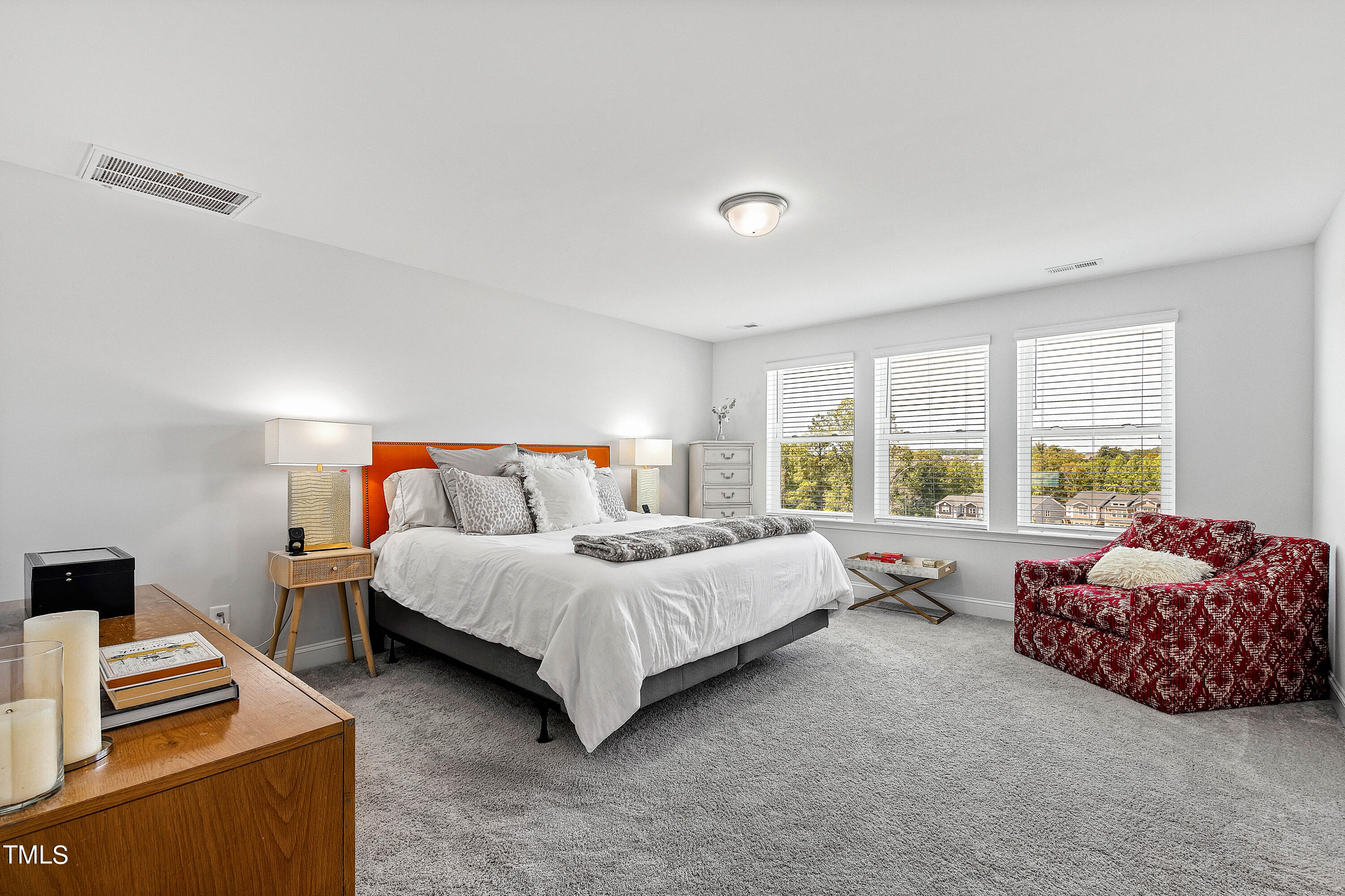 Chapel Hill, North Carolina 27516, United States, 4 Bedrooms Bedrooms, ,4 BathroomsBathrooms,Residential,Pending,44359