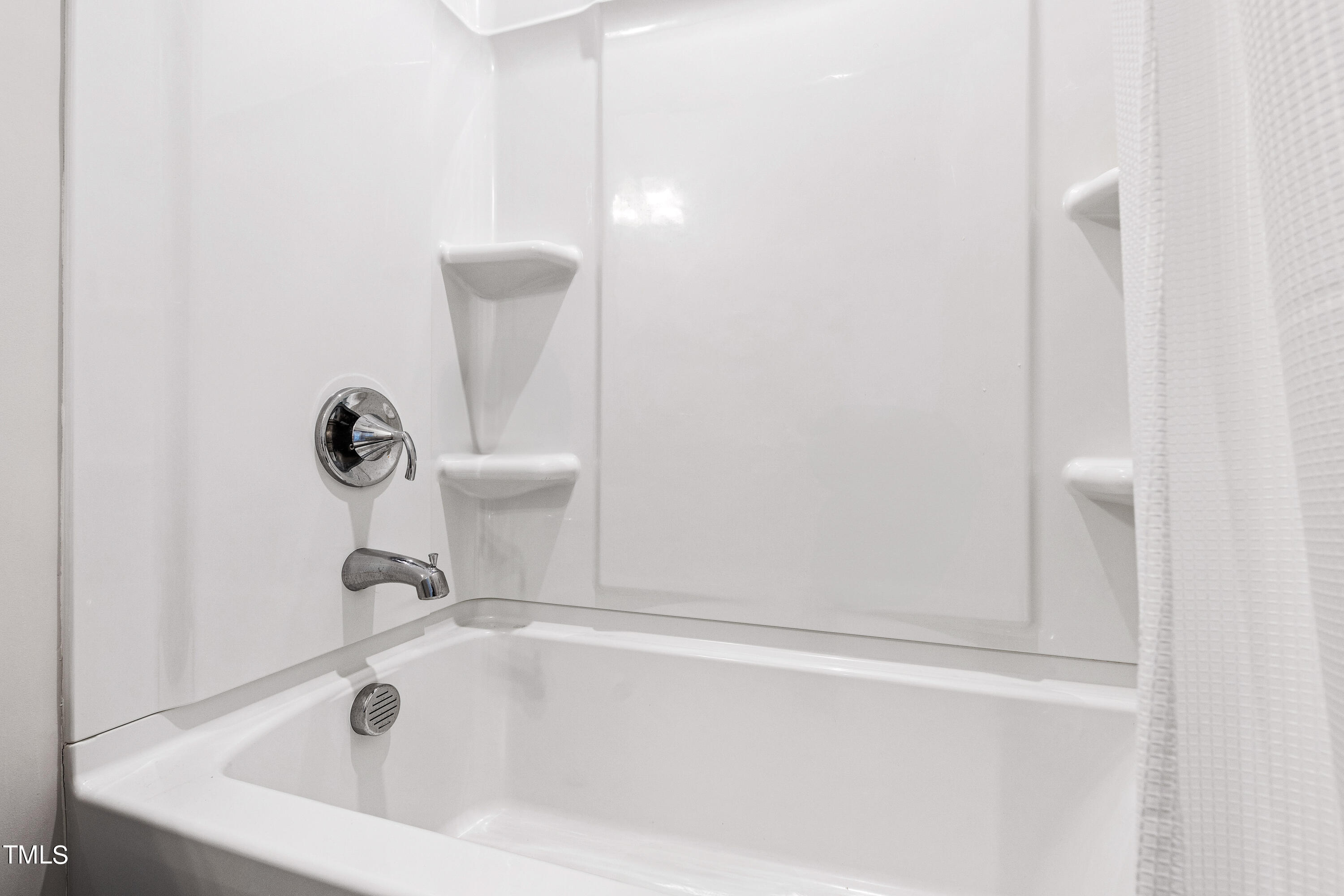 Chapel Hill, North Carolina 27516, United States, 4 Bedrooms Bedrooms, ,4 BathroomsBathrooms,Residential,Pending,44359