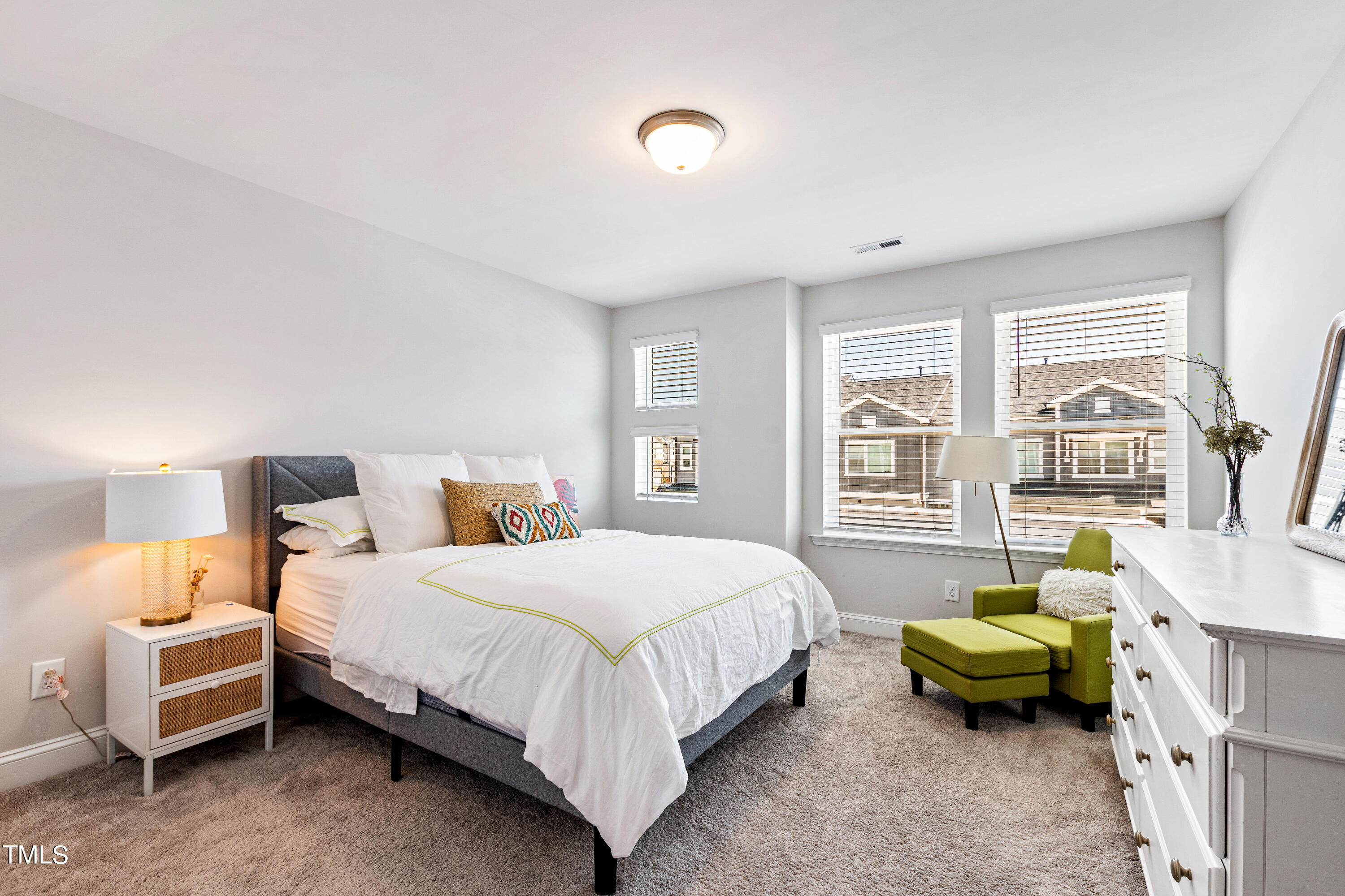 Chapel Hill, North Carolina 27516, United States, 4 Bedrooms Bedrooms, ,4 BathroomsBathrooms,Residential,Pending,44359