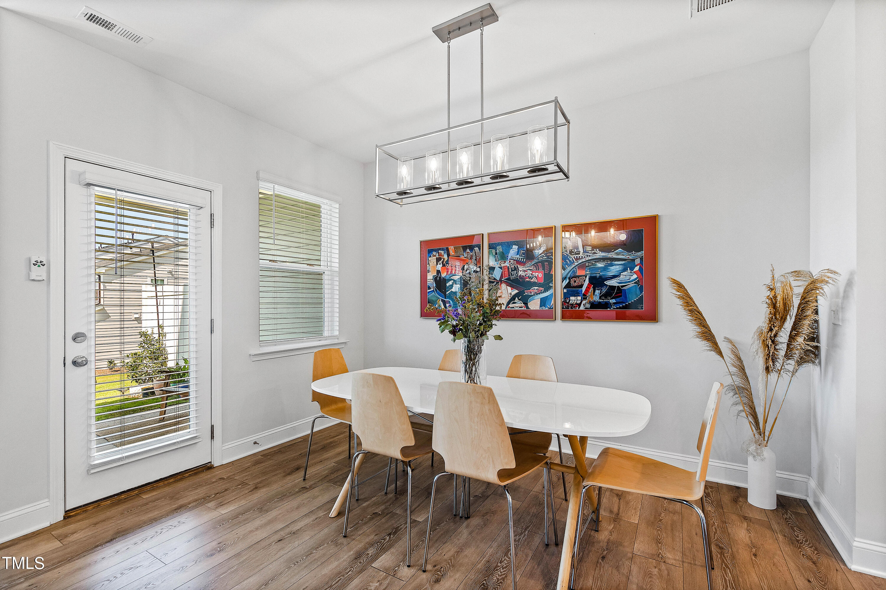 Chapel Hill, North Carolina 27516, United States, 4 Bedrooms Bedrooms, ,4 BathroomsBathrooms,Residential,Pending,44359