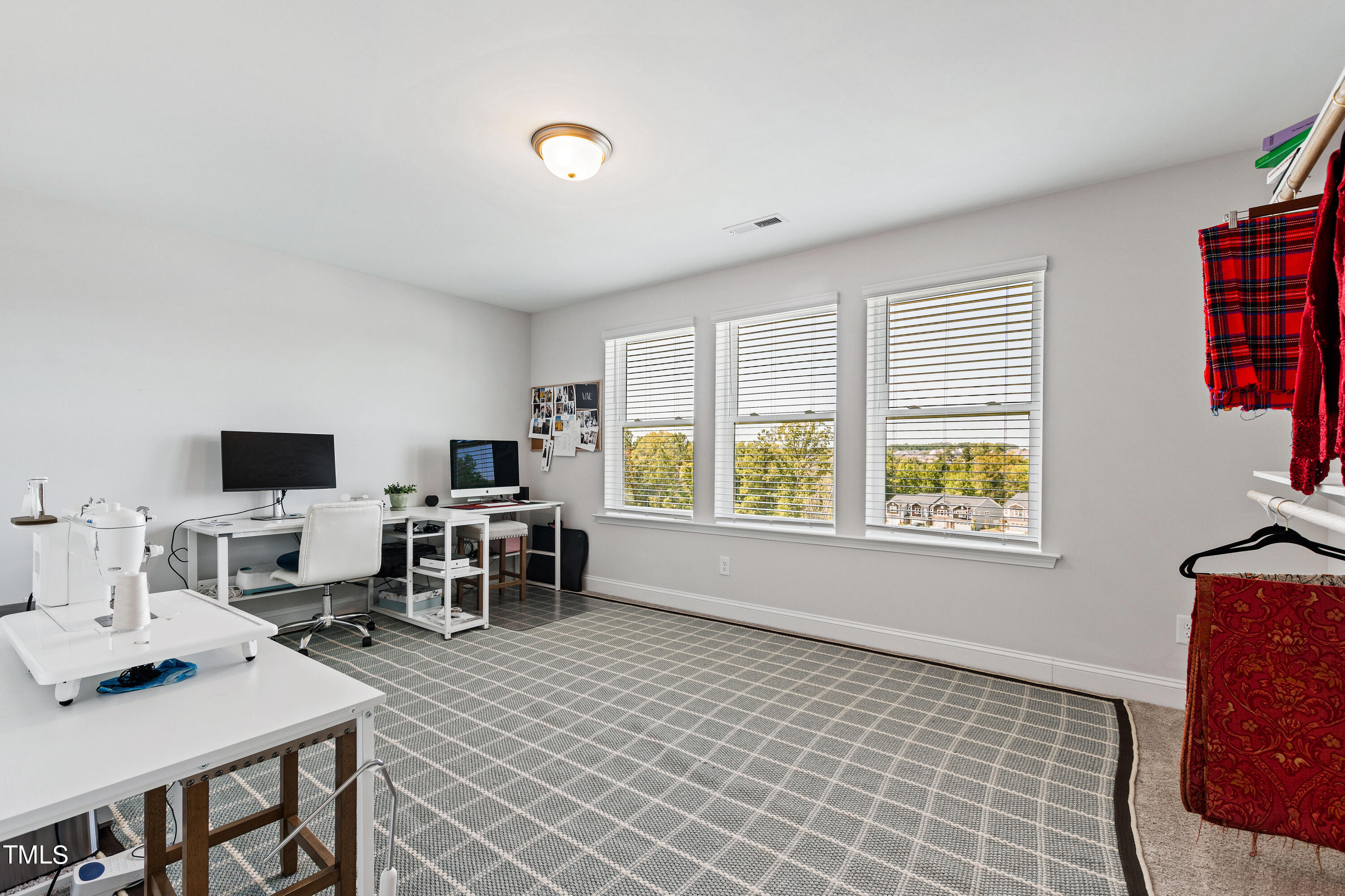 Chapel Hill, North Carolina 27516, United States, 4 Bedrooms Bedrooms, ,4 BathroomsBathrooms,Residential,Pending,44359