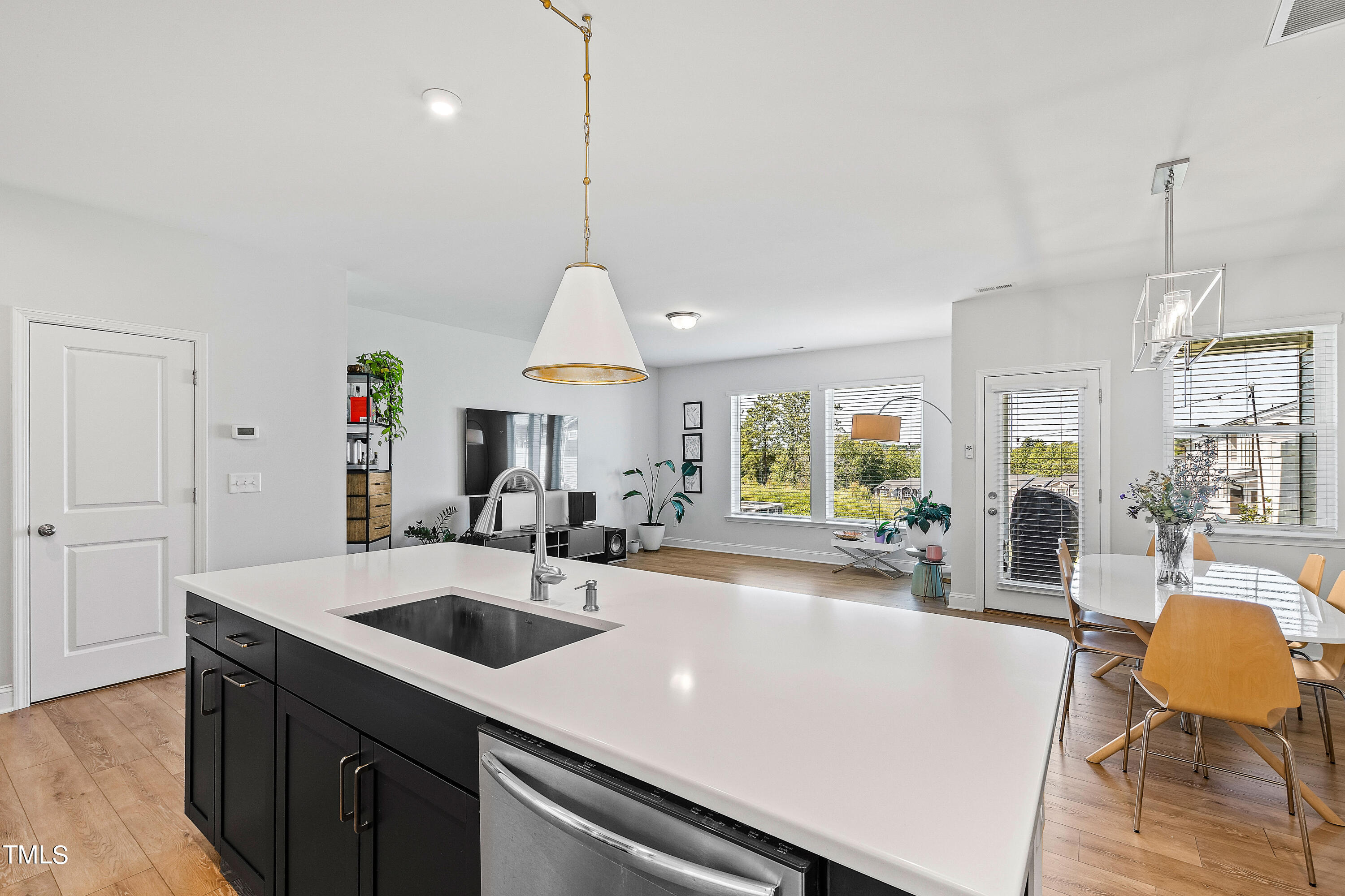 Chapel Hill, North Carolina 27516, United States, 4 Bedrooms Bedrooms, ,4 BathroomsBathrooms,Residential,Pending,44359