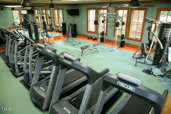 Chapel Hill, North Carolina 27516, United States, 4 Bedrooms Bedrooms, ,4 BathroomsBathrooms,Residential,Pending,44359