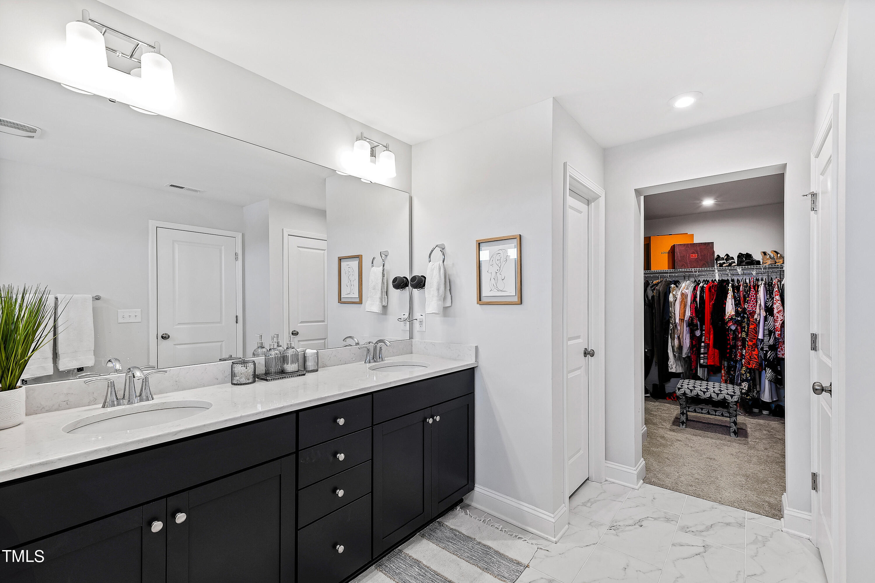 Chapel Hill, North Carolina 27516, United States, 4 Bedrooms Bedrooms, ,4 BathroomsBathrooms,Residential,Pending,44359