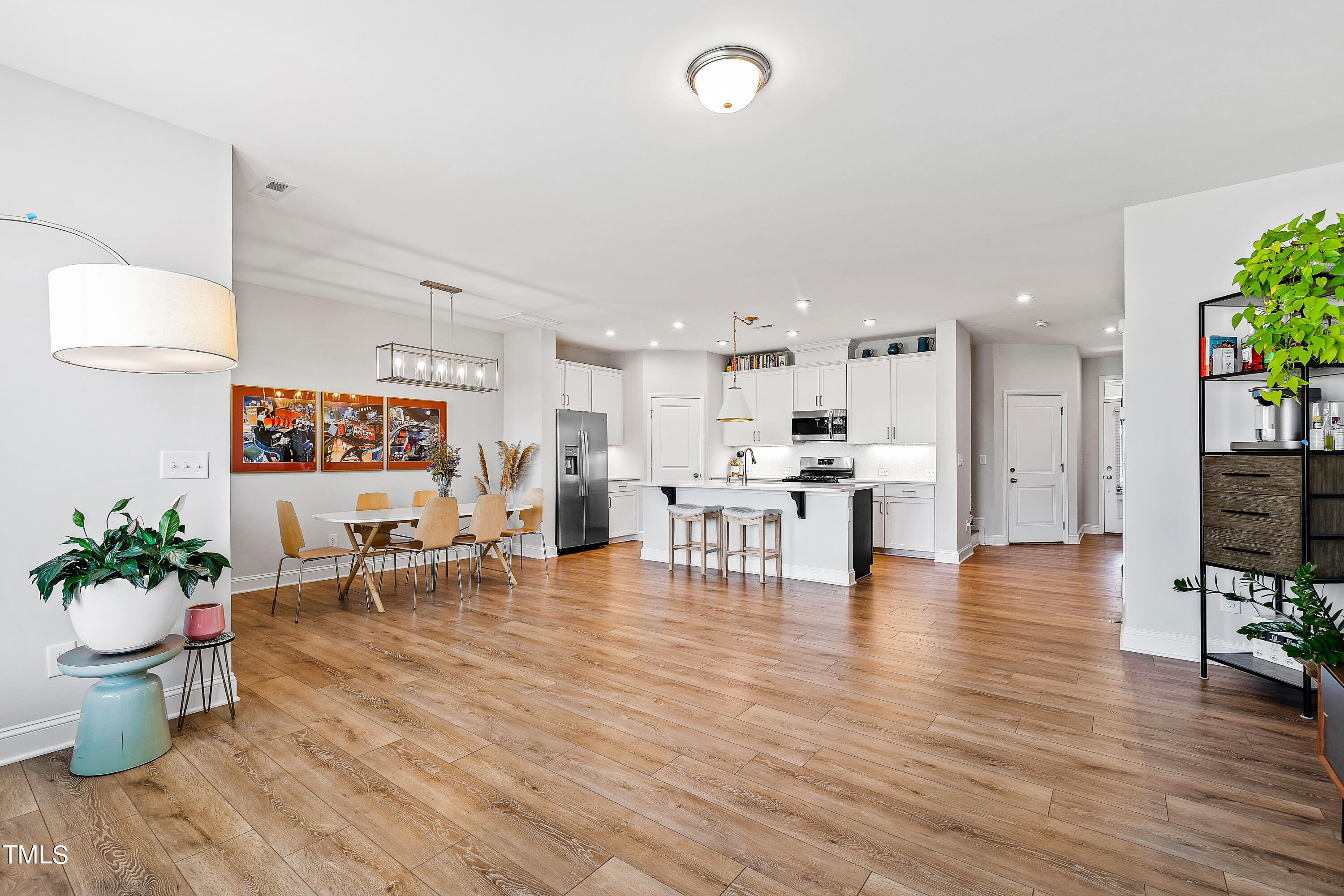 Chapel Hill, North Carolina 27516, United States, 4 Bedrooms Bedrooms, ,4 BathroomsBathrooms,Residential,Pending,44359