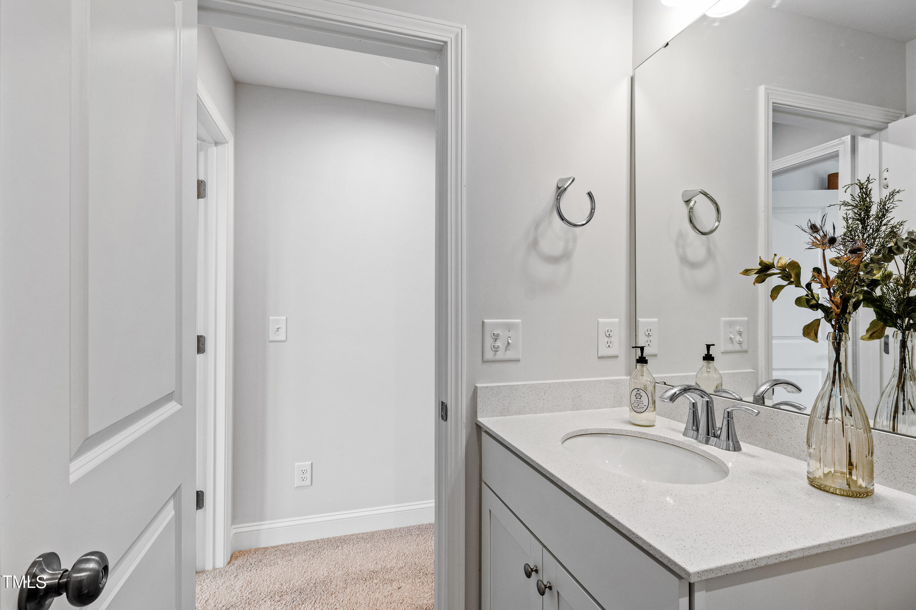 Chapel Hill, North Carolina 27516, United States, 4 Bedrooms Bedrooms, ,4 BathroomsBathrooms,Residential,Pending,44359