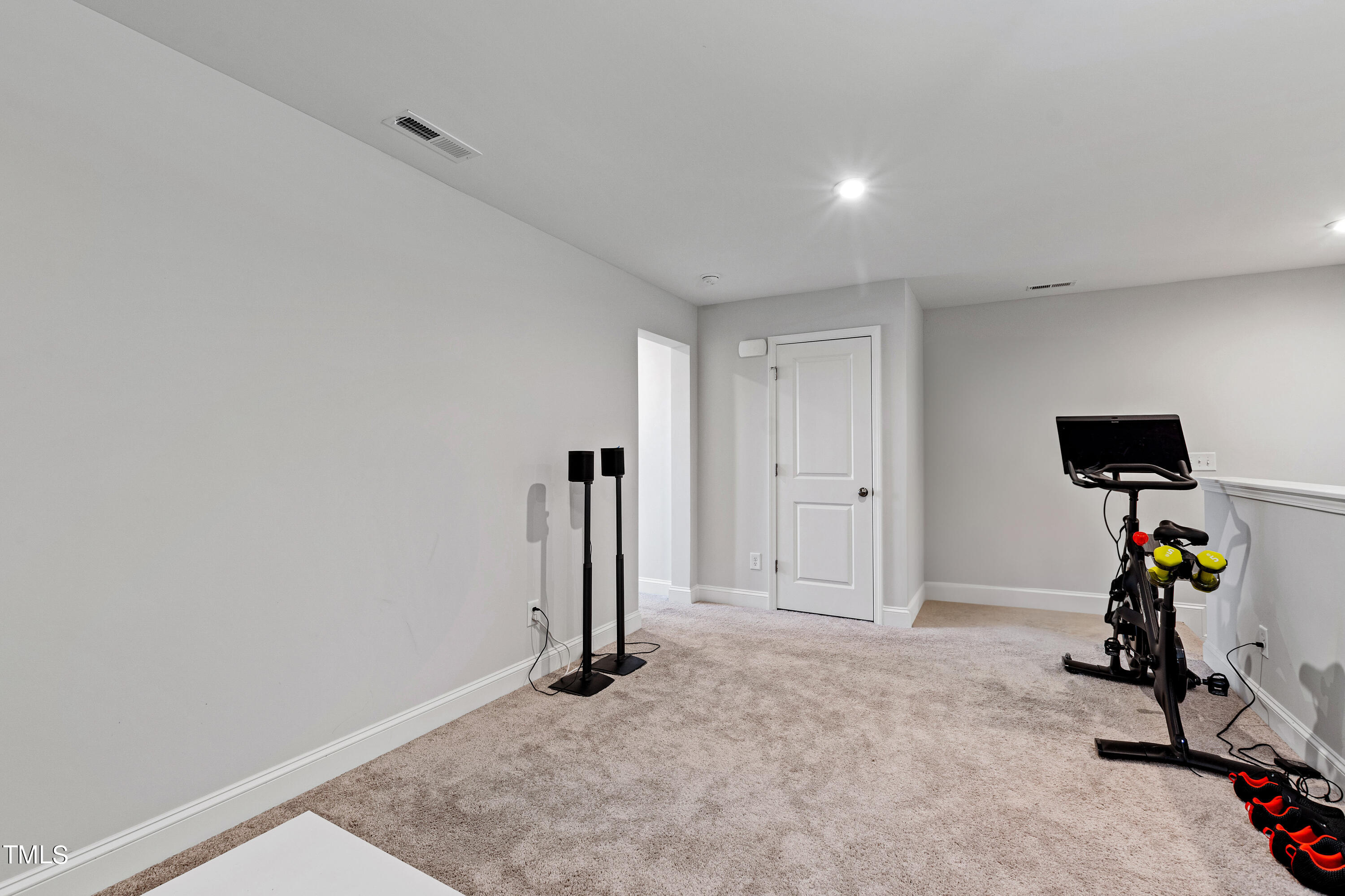 Chapel Hill, North Carolina 27516, United States, 4 Bedrooms Bedrooms, ,4 BathroomsBathrooms,Residential,Pending,44359