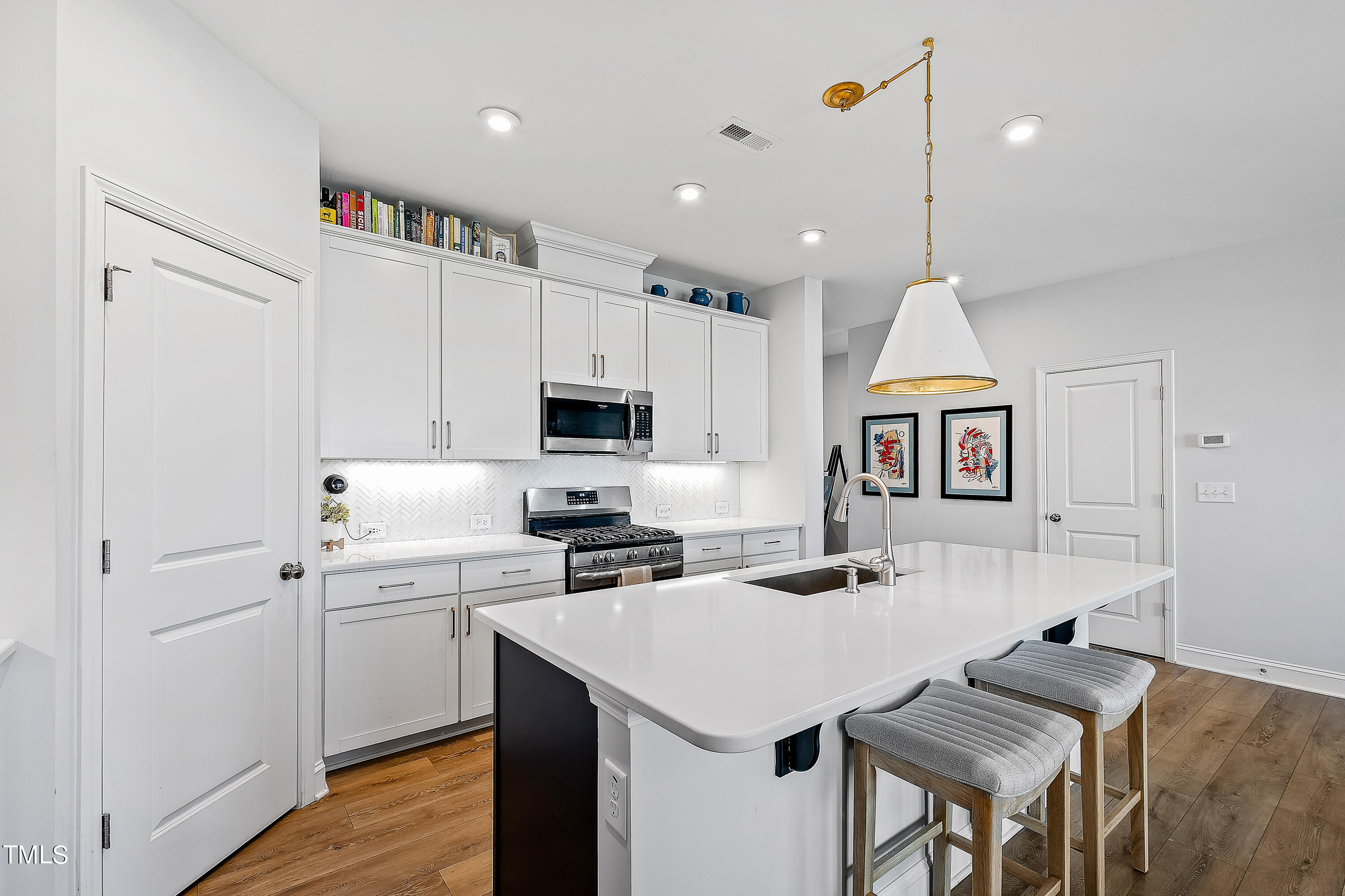 Chapel Hill, North Carolina 27516, United States, 4 Bedrooms Bedrooms, ,4 BathroomsBathrooms,Residential,Pending,44359