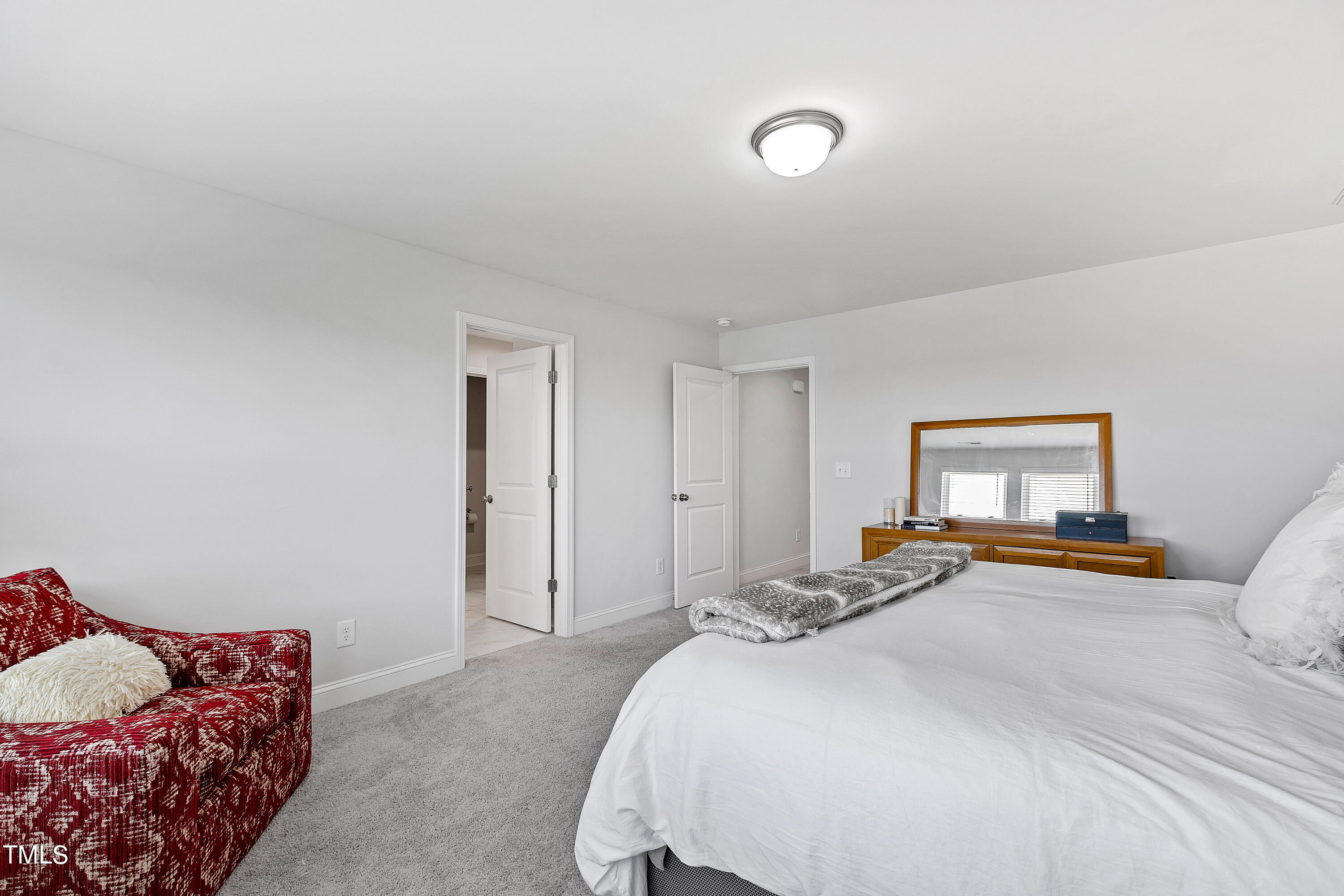 Chapel Hill, North Carolina 27516, United States, 4 Bedrooms Bedrooms, ,4 BathroomsBathrooms,Residential,Pending,44359