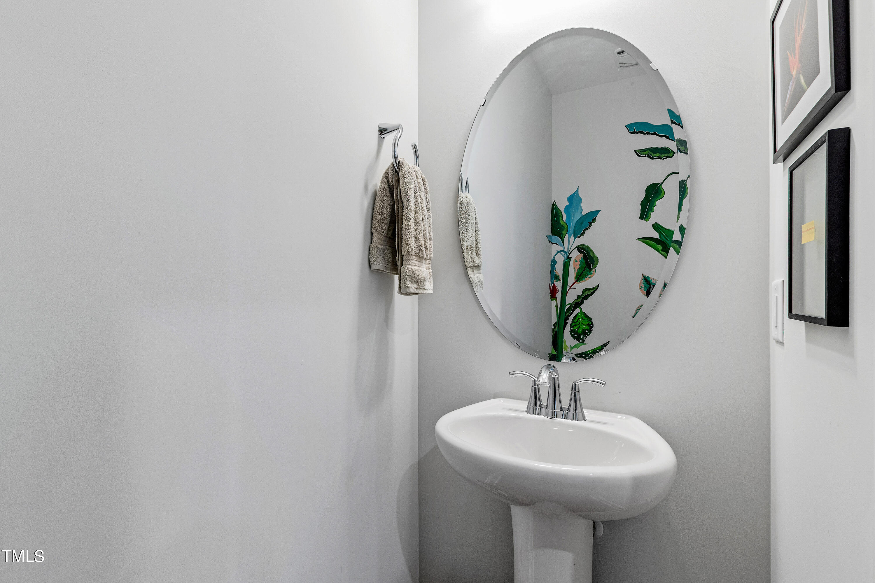 Chapel Hill, North Carolina 27516, United States, 4 Bedrooms Bedrooms, ,4 BathroomsBathrooms,Residential,Pending,44359