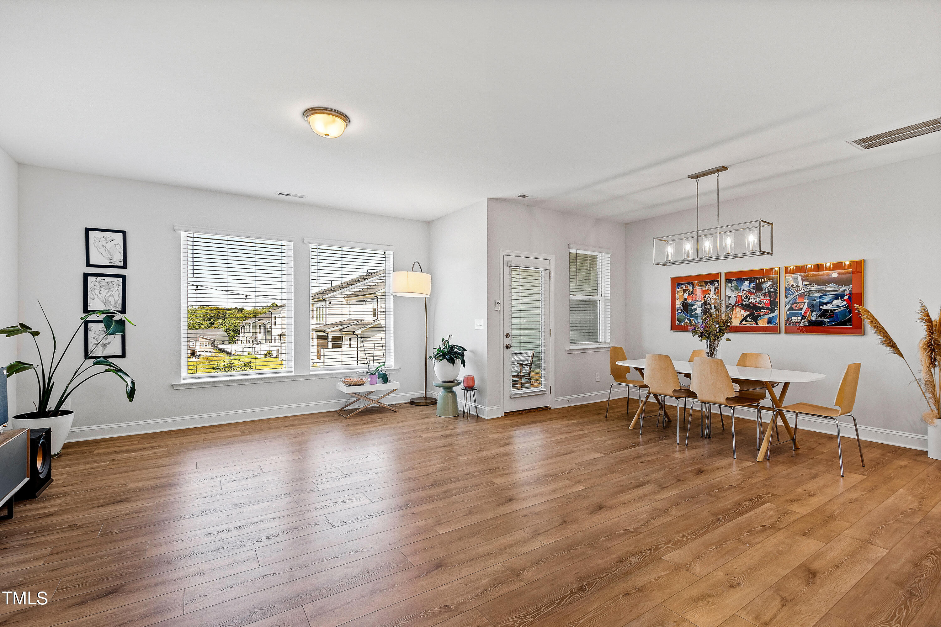 Chapel Hill, North Carolina 27516, United States, 4 Bedrooms Bedrooms, ,4 BathroomsBathrooms,Residential,Pending,44359