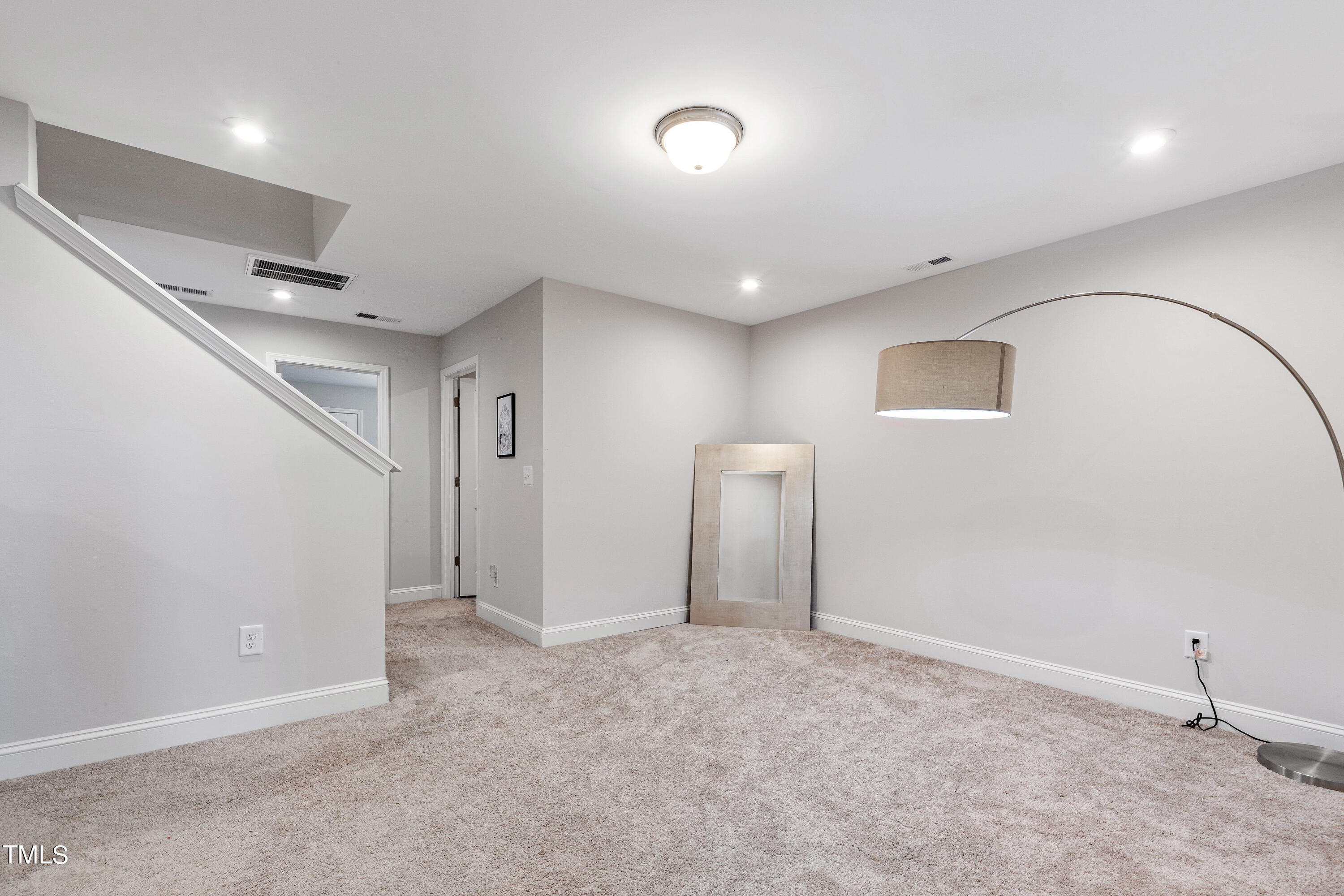 Chapel Hill, North Carolina 27516, United States, 4 Bedrooms Bedrooms, ,4 BathroomsBathrooms,Residential,Pending,44359