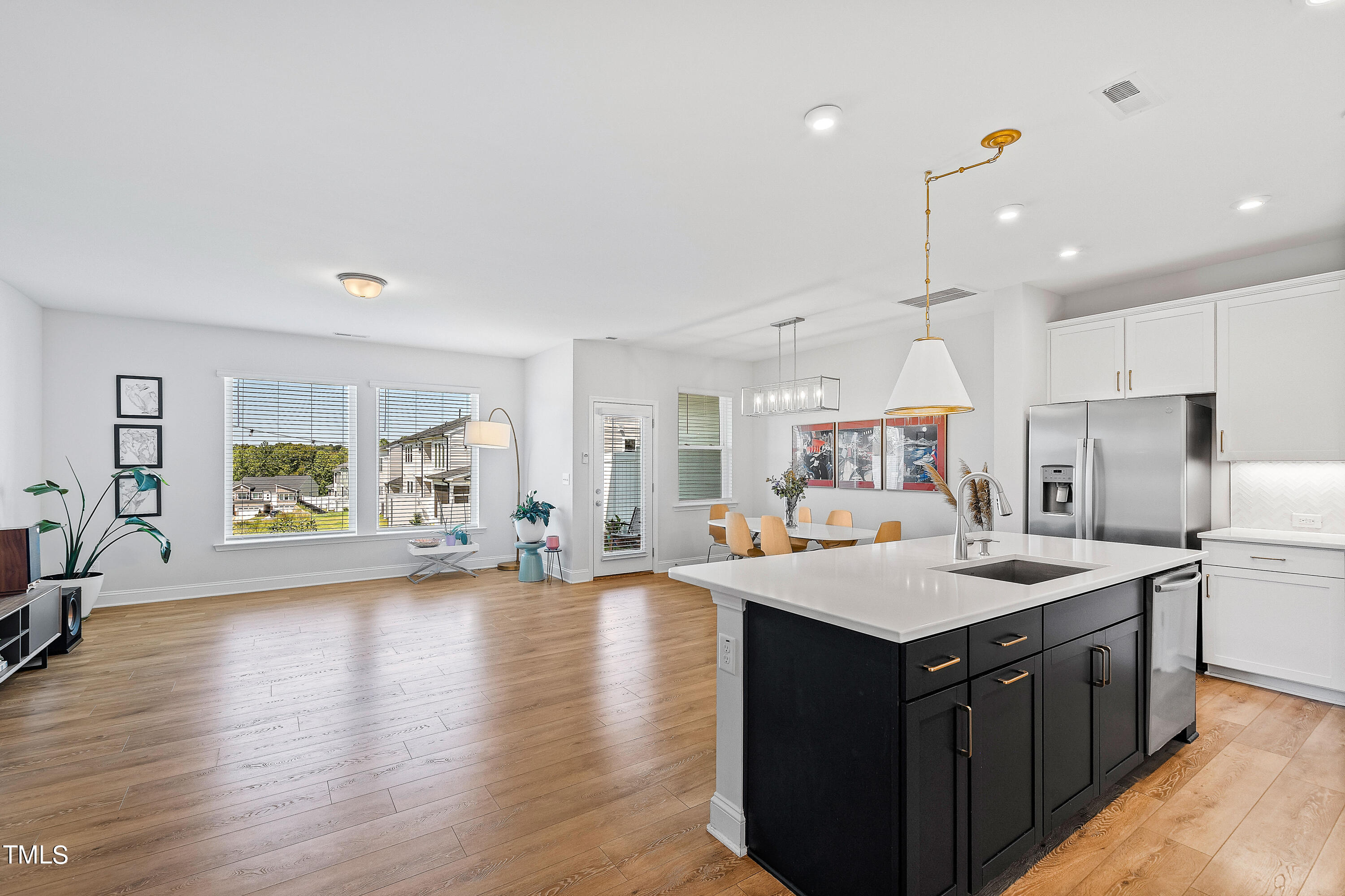 Chapel Hill, North Carolina 27516, United States, 4 Bedrooms Bedrooms, ,4 BathroomsBathrooms,Residential,Pending,44359