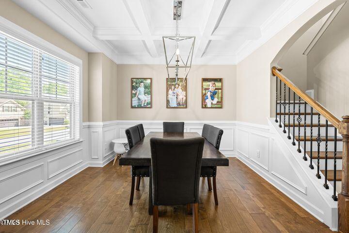 135 W Wellesley Drive