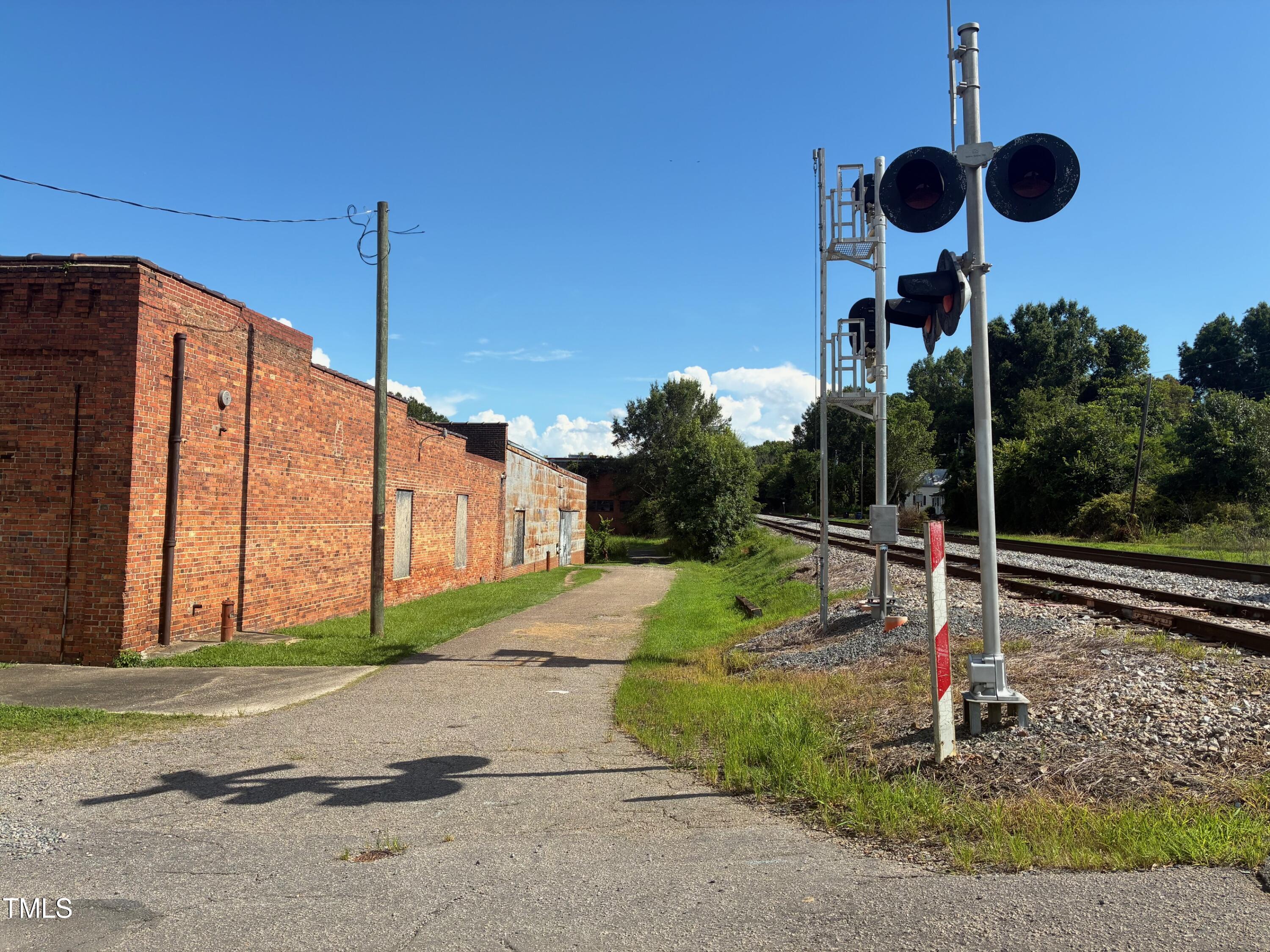 152, 155 E Chisolm Street