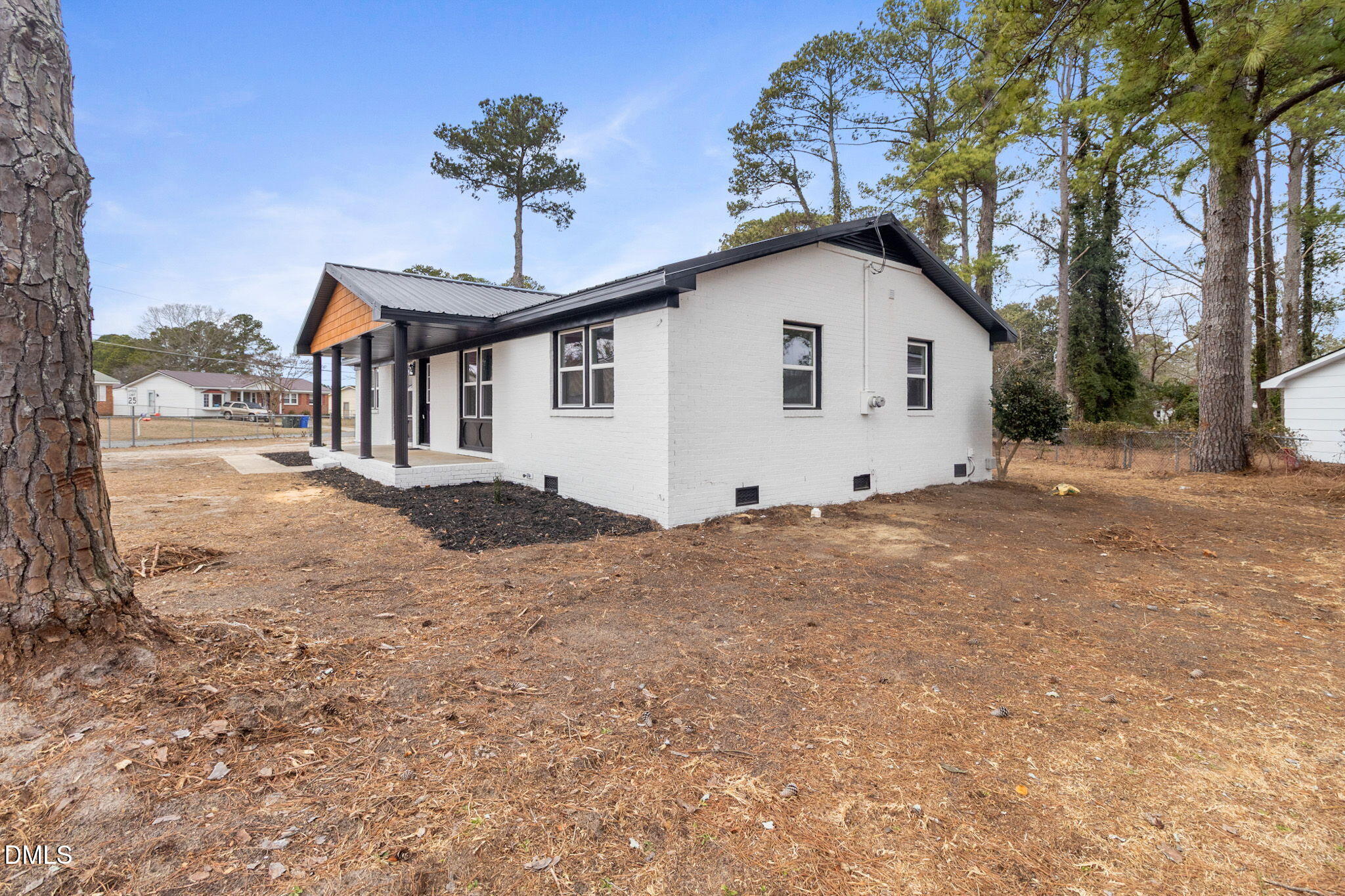 804 NW Lakecrest Drive