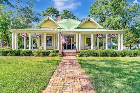 415 E 3rd Avenue Red Springs NC 28377