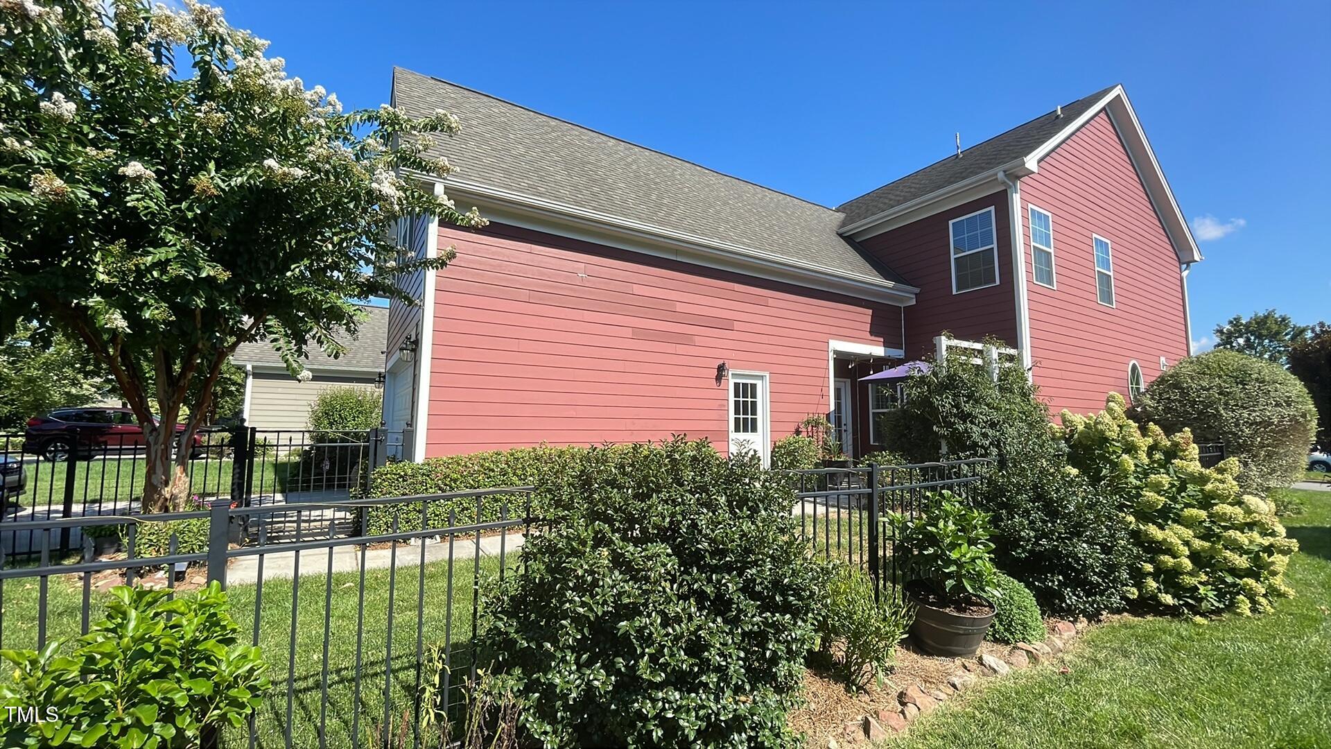1116 Crinoline Lane