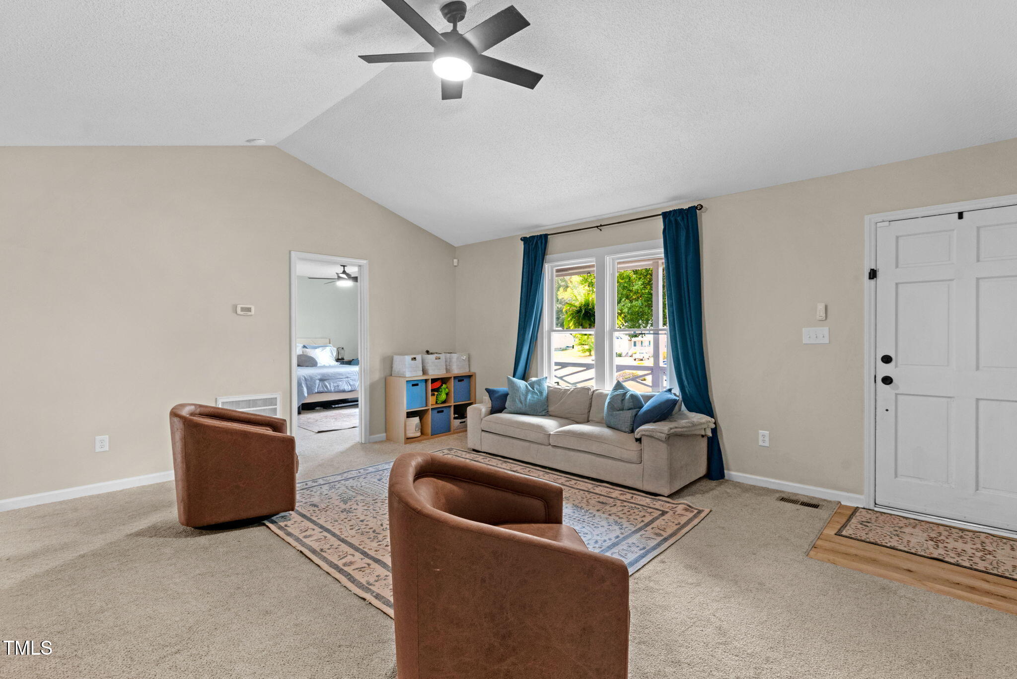 109 N Valley Drive
