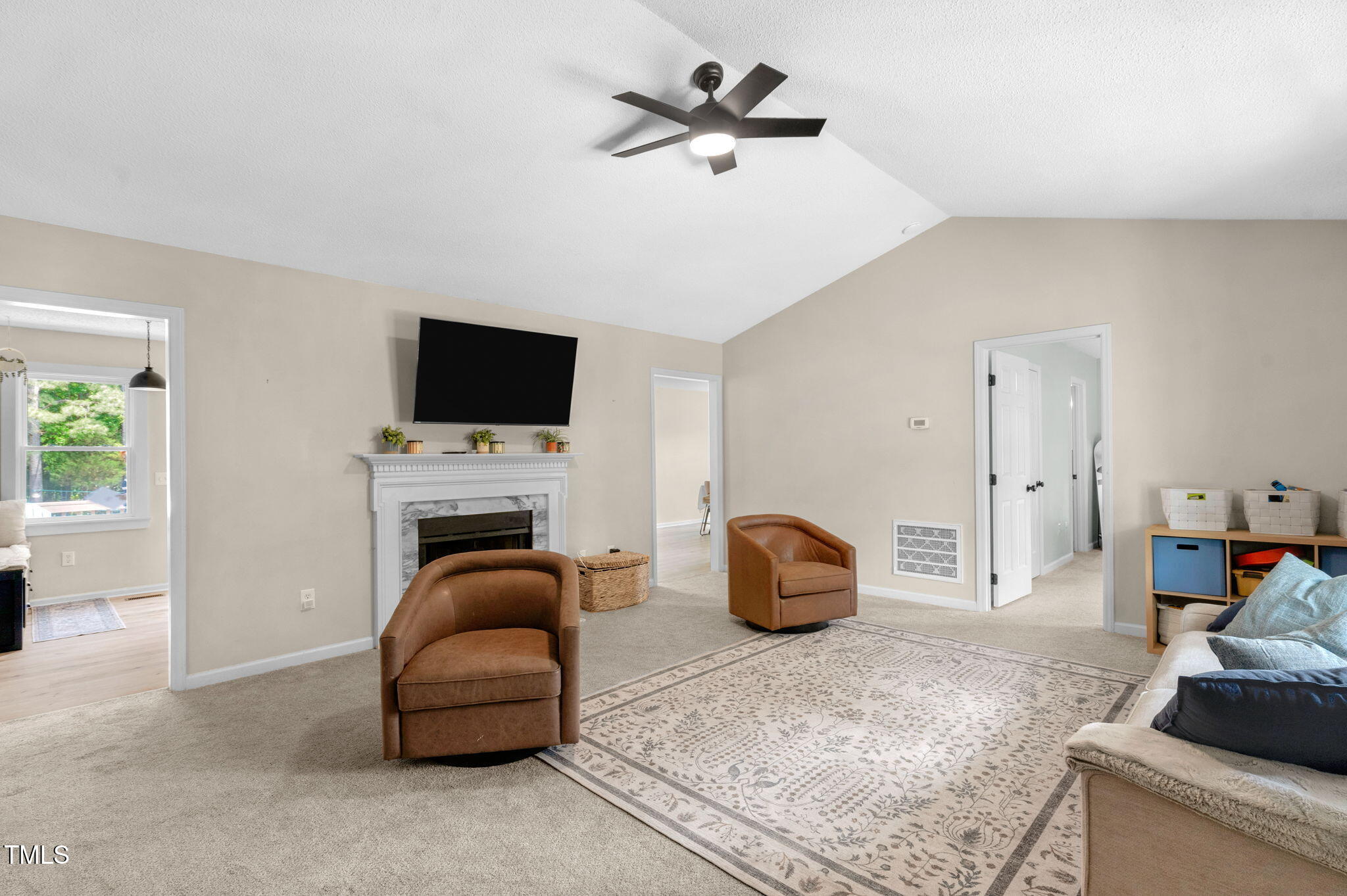 109 N Valley Drive