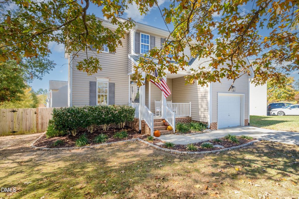 Photo of 101 Holly Thorn Trace, Holly Springs, NC 27540 (MLS # 10132165)