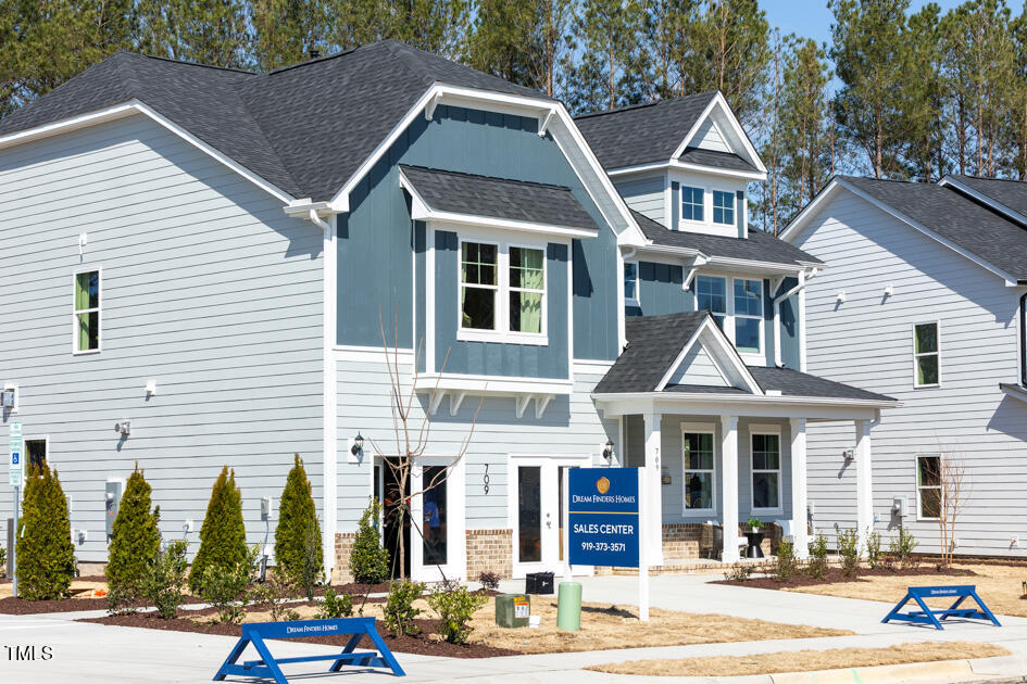 601 Metroliner Place