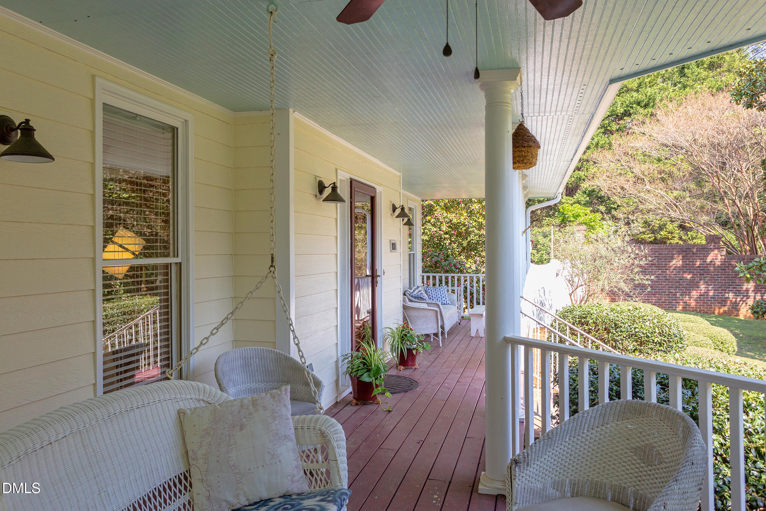 100 Glenview Place