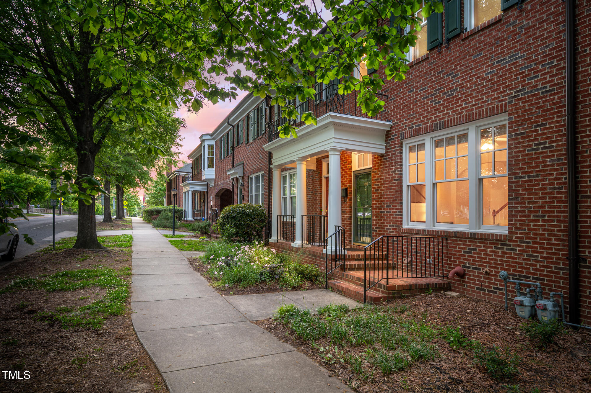 1508 W Markham Avenue