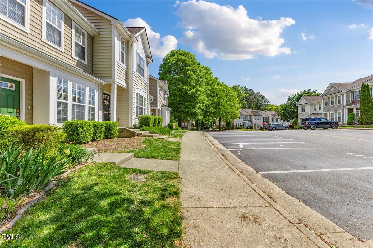 5318 Crescentview Parkway