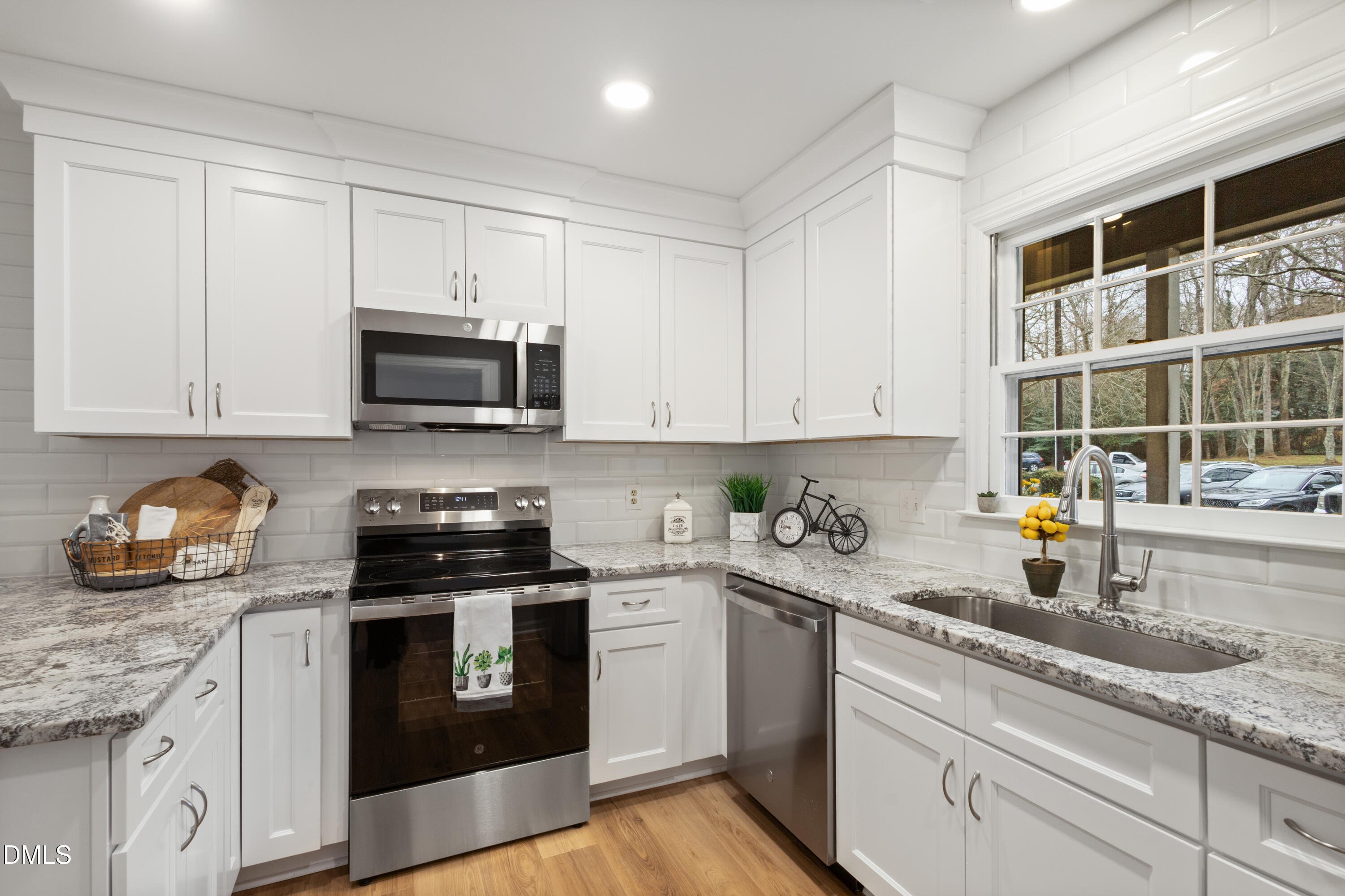 136 Lake Hollow Circle