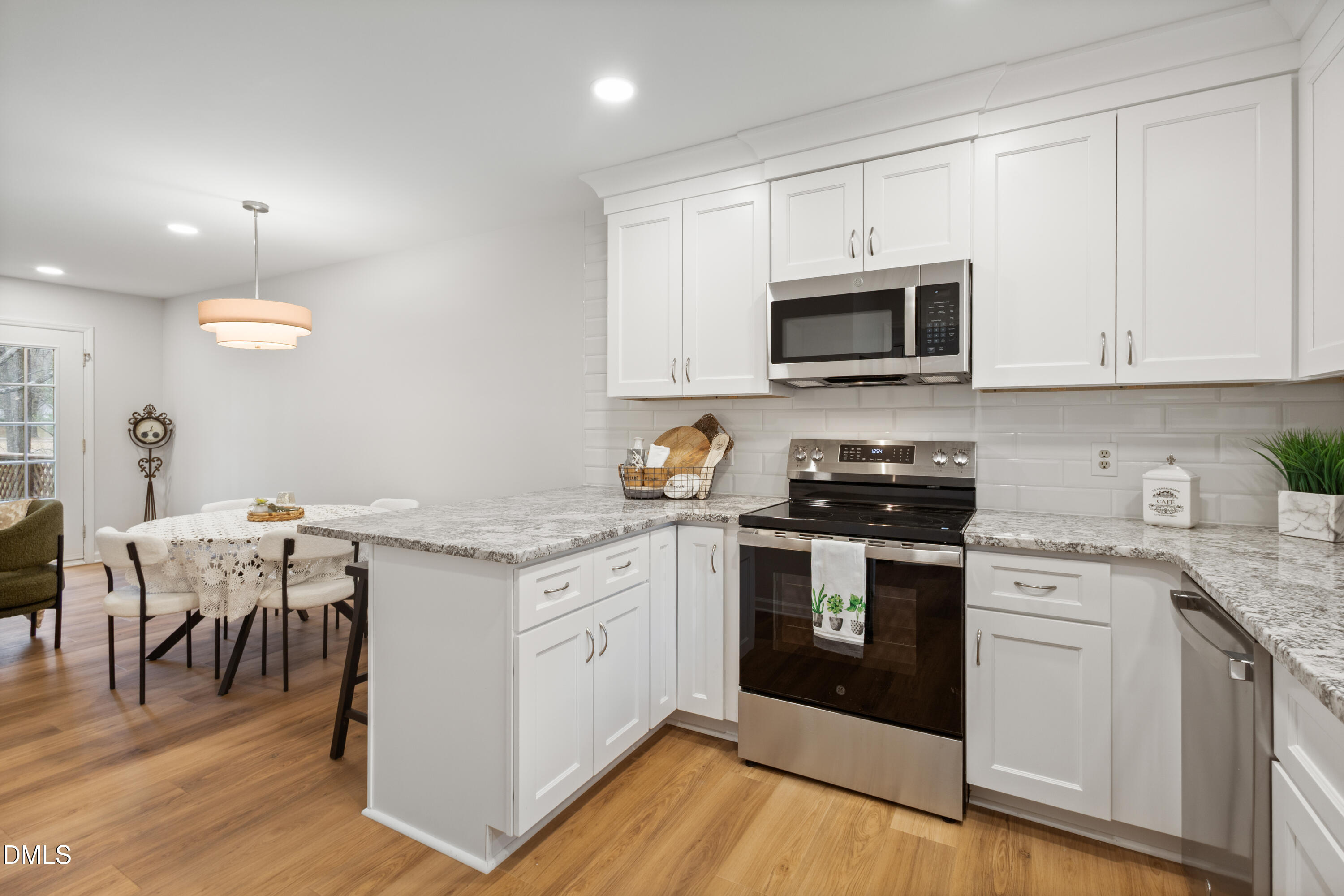 136 Lake Hollow Circle