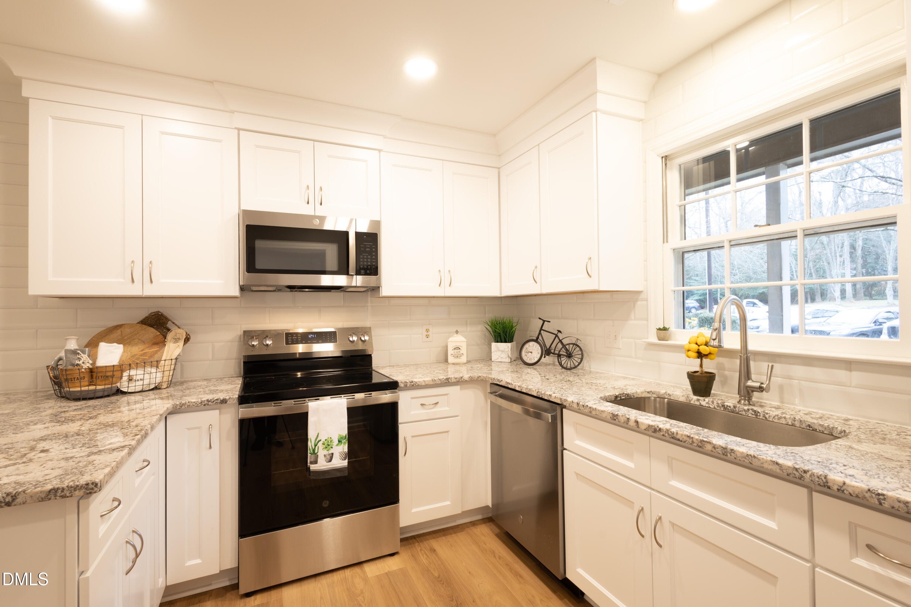 136 Lake Hollow Circle