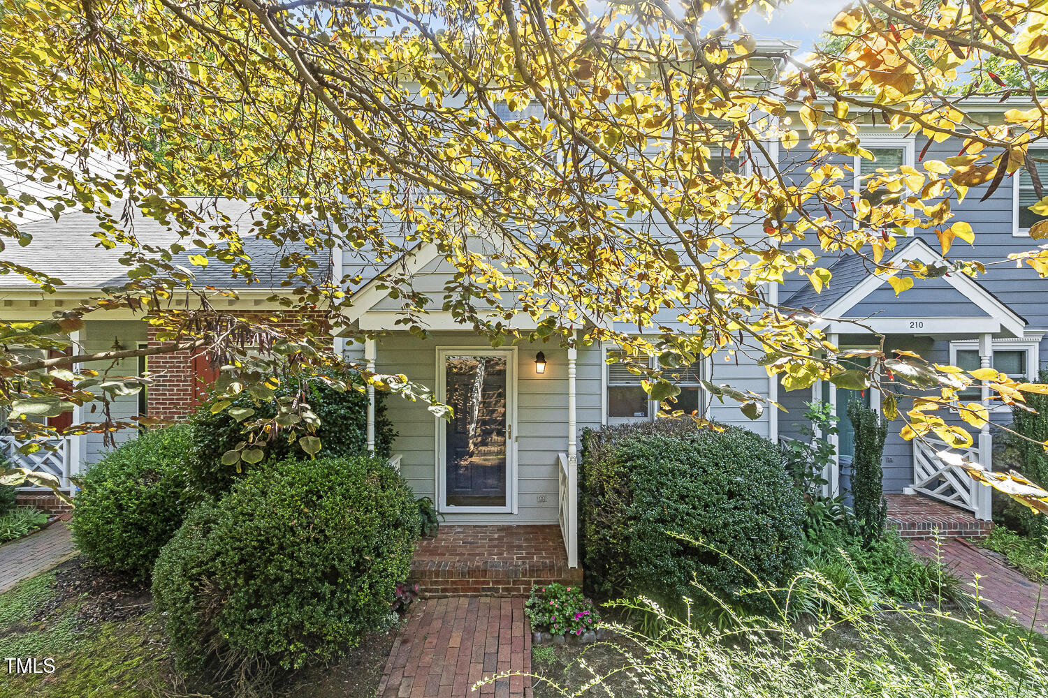 212 Cross Keys Court