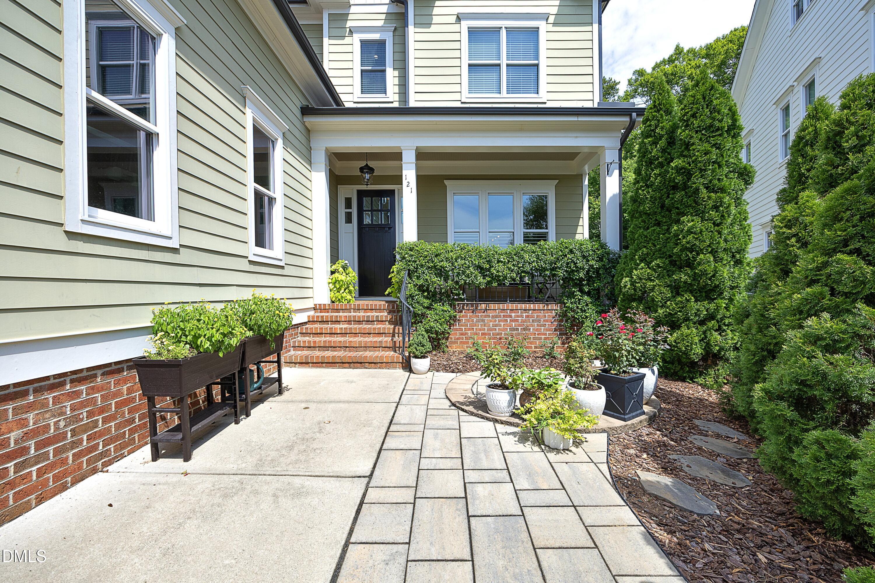 121 Ruskin Drive