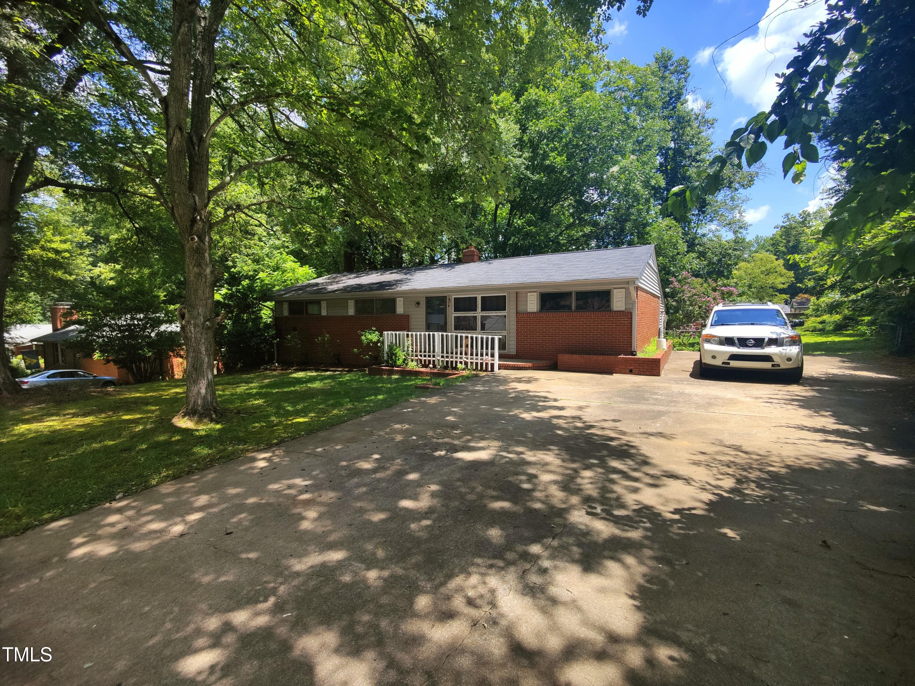 406 Avery Street