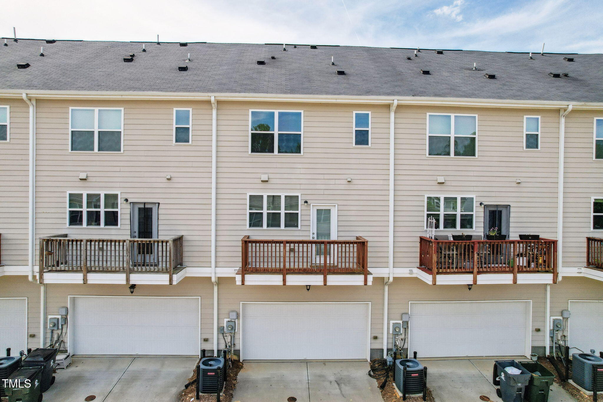 2027 Hayes Lane