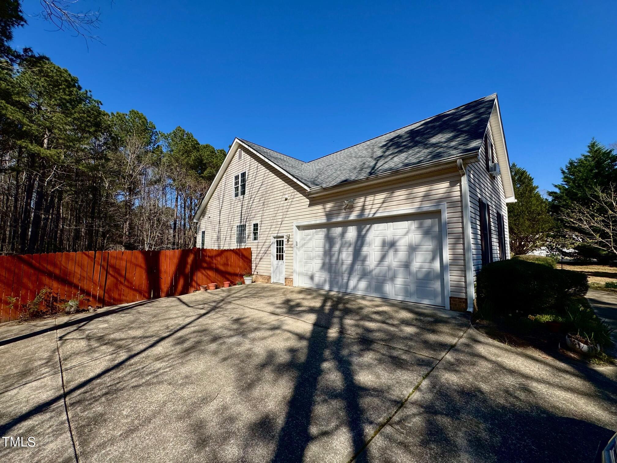 20 Willows Den Court