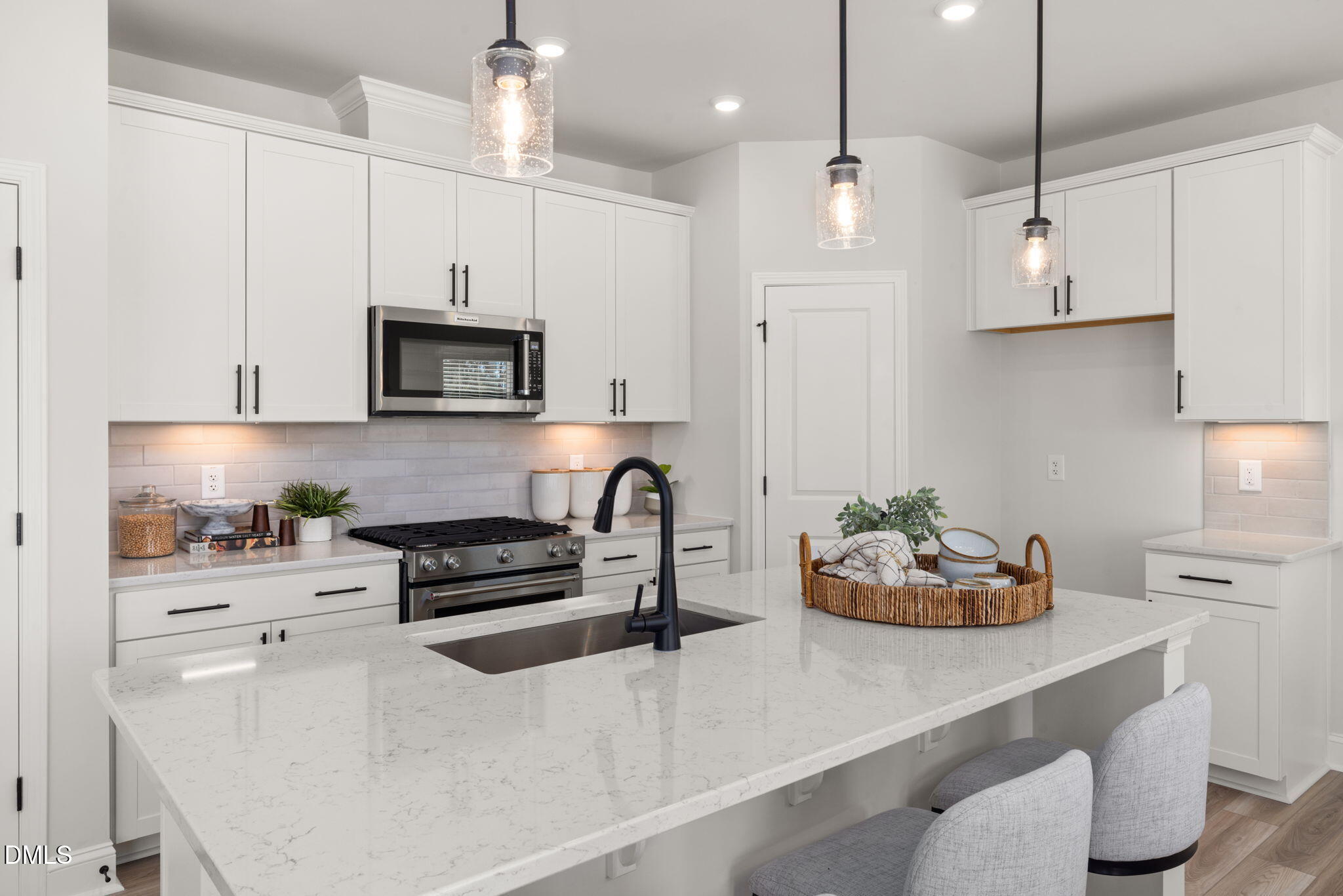 2113 Saunders Farm Way