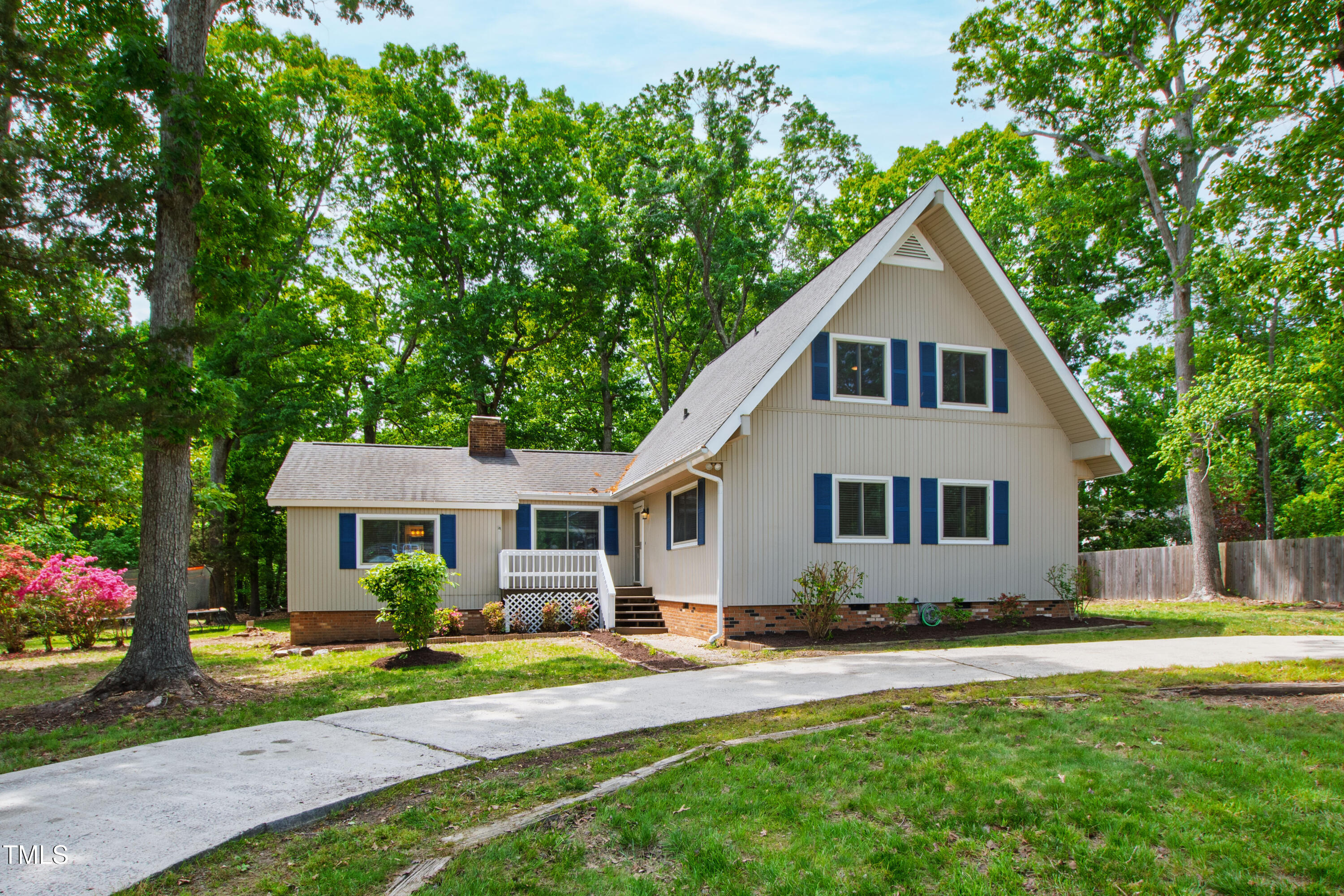 1915 Redding Lane