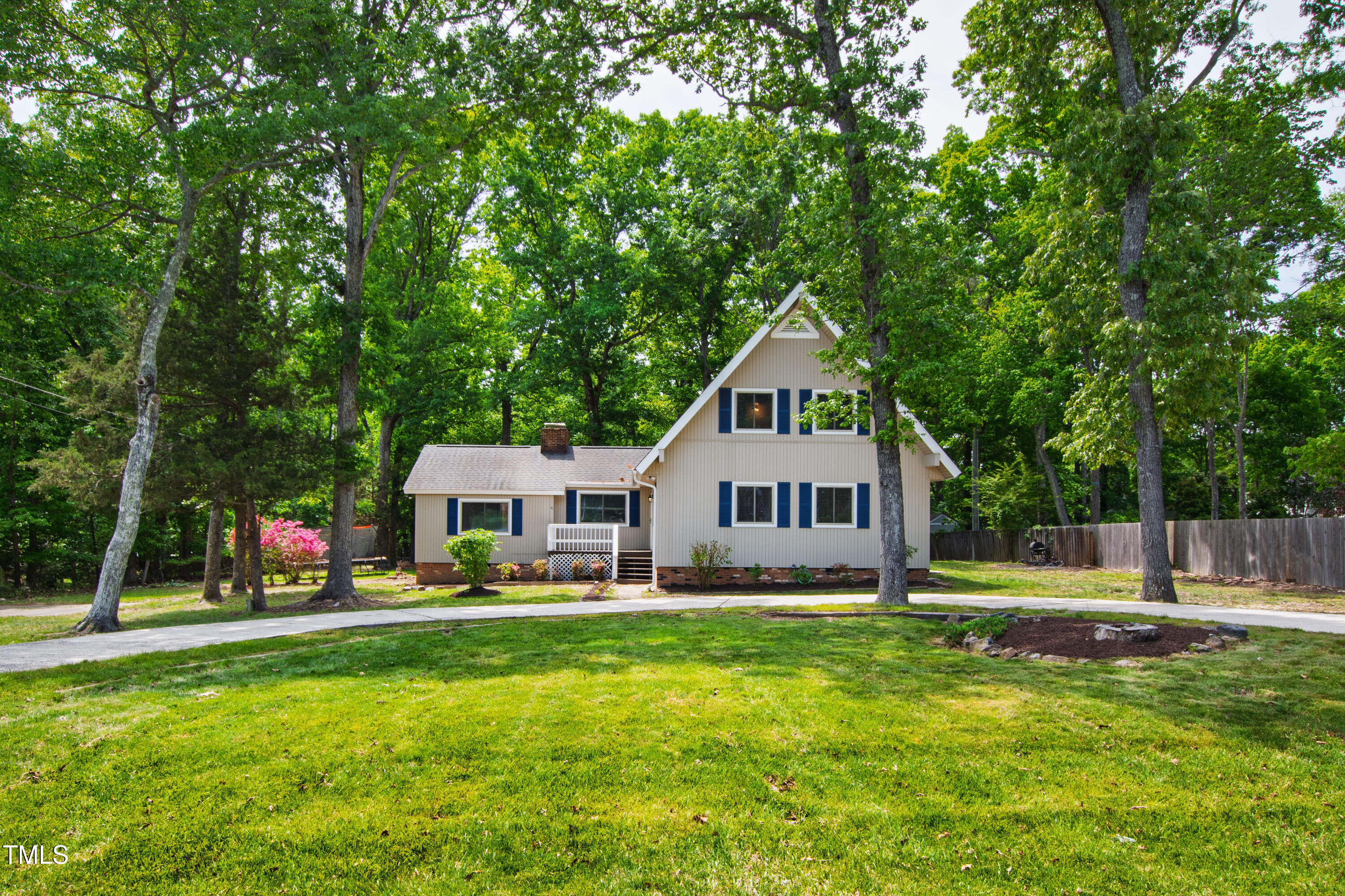 1915 Redding Lane