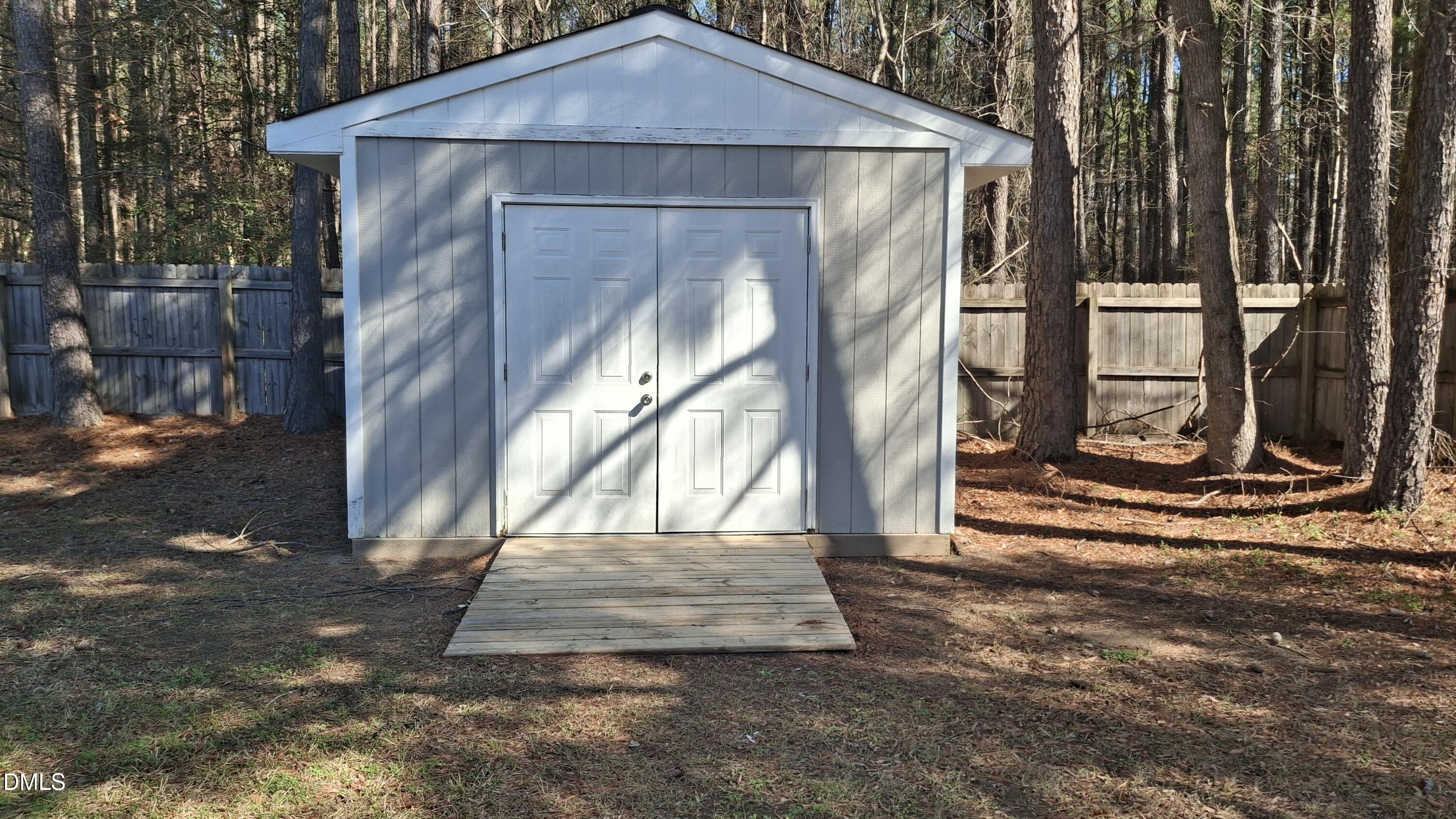 913 Amber Acres Lane