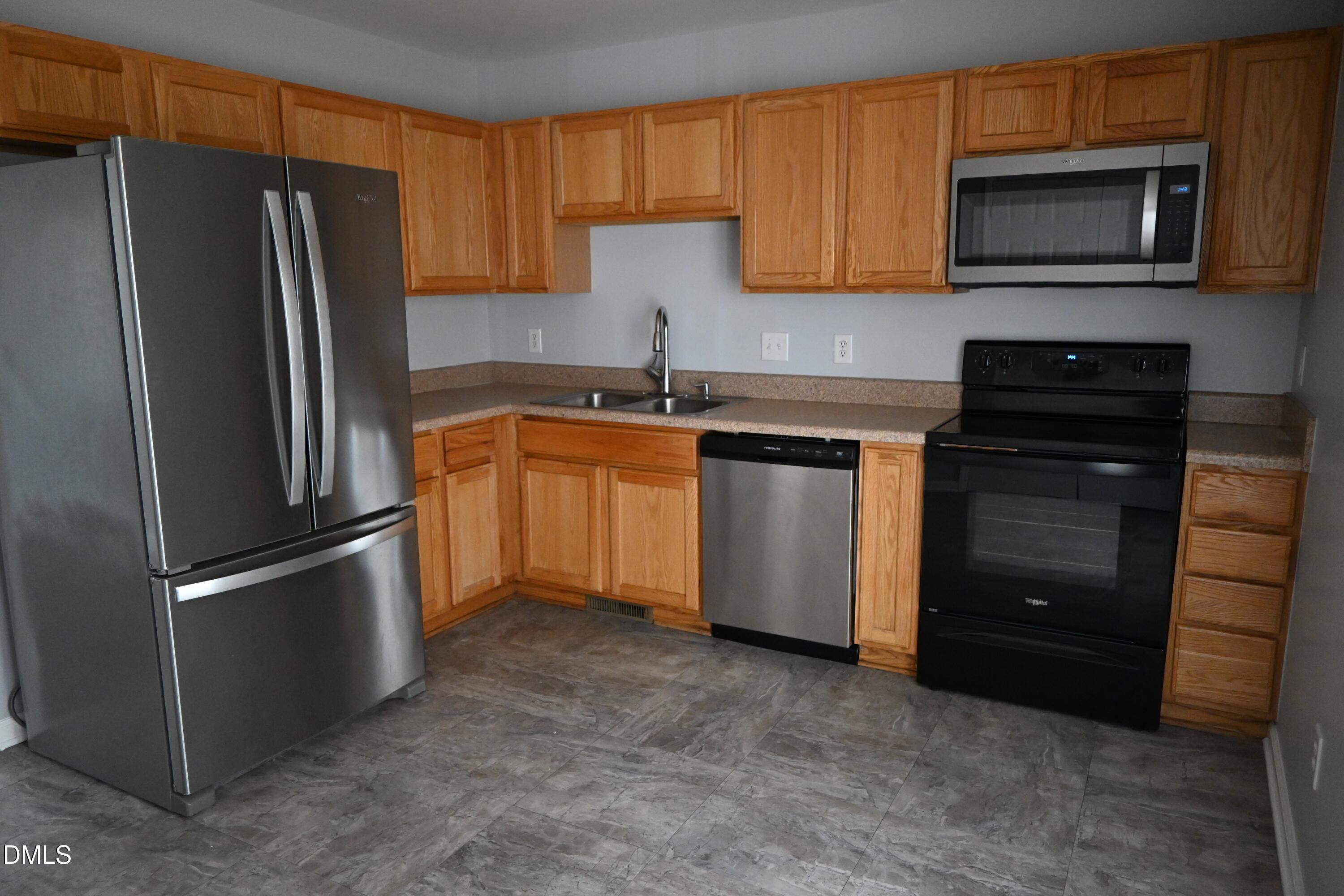 913 Amber Acres Lane