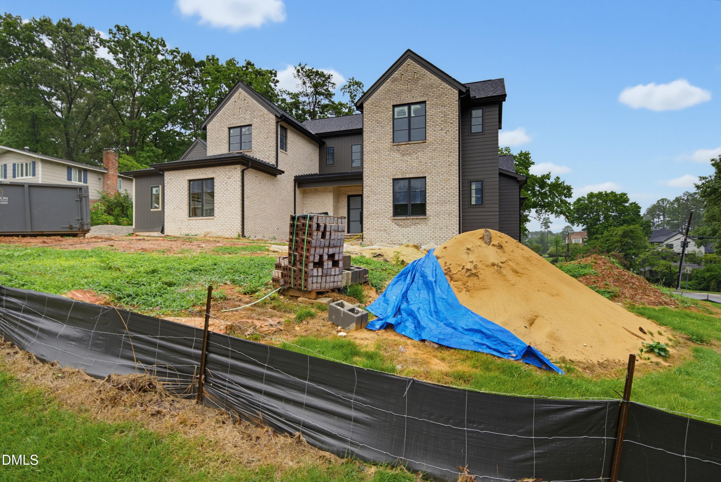 1221 Gunnison Place
