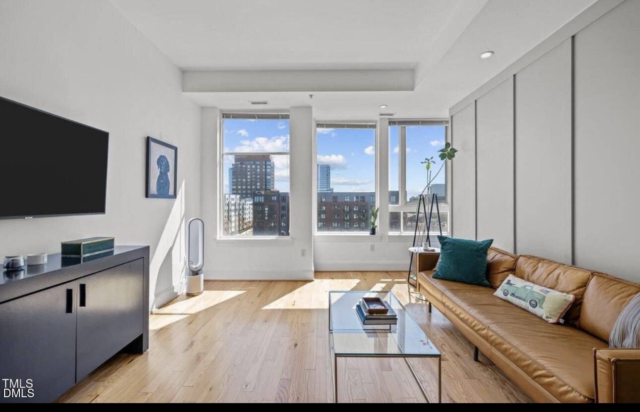 400 W North Street 900