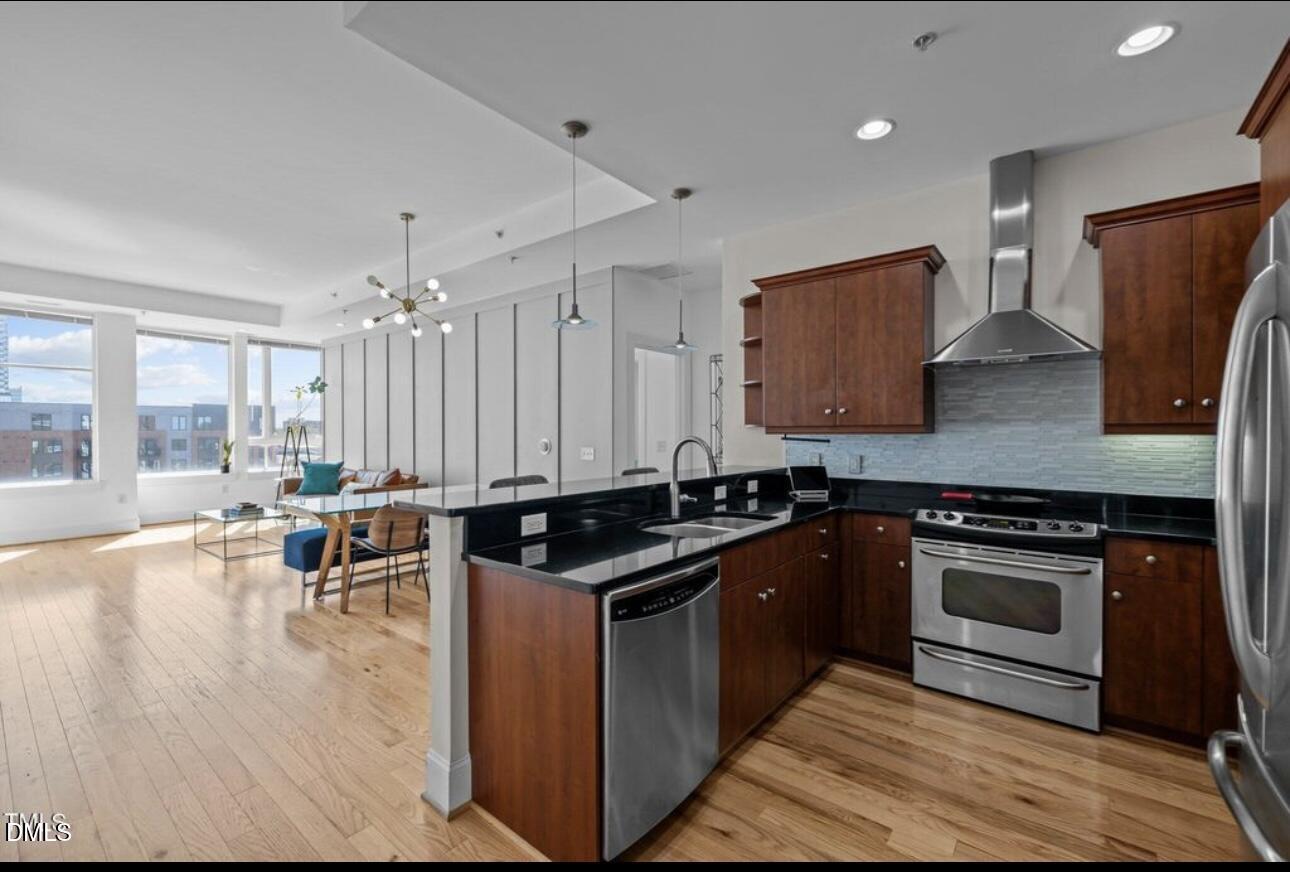 400 W North Street 900